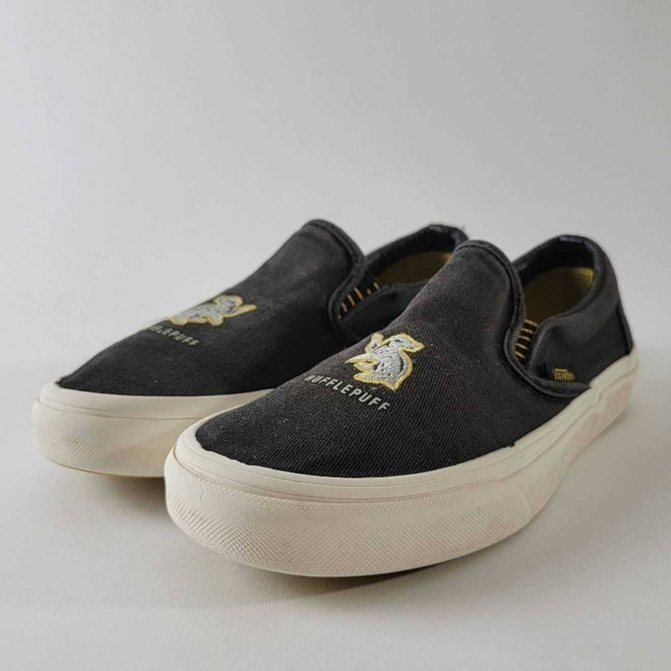 Vans shops hufflepuff