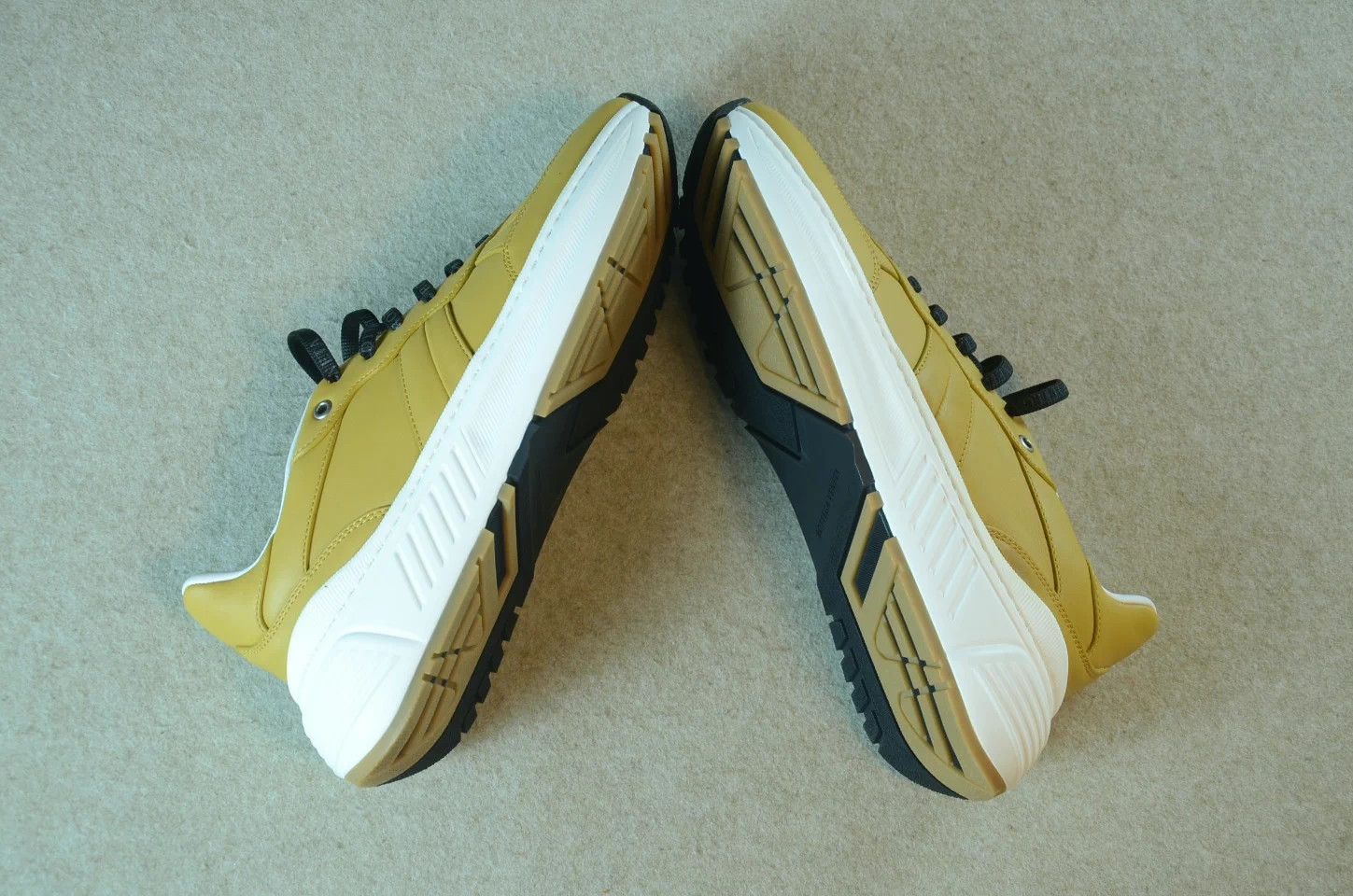 Bottega Veneta Bottega Veneta Yellow & Black Dad Sneakers 42 Size US 9 / EU 42 - 9 Thumbnail