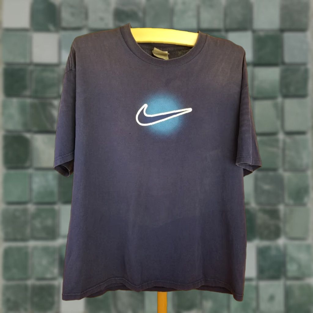 Nike VINTAGE NIKE CENTER SWOOSH SUN FADED NAVY COTTON T-SHIRT SZ XLARGE XL Men T-Shirt Navy Sun Faded Center Swoosh Nike Shirts Size US XL / EU 56 / 4 - 1 Thumbnail