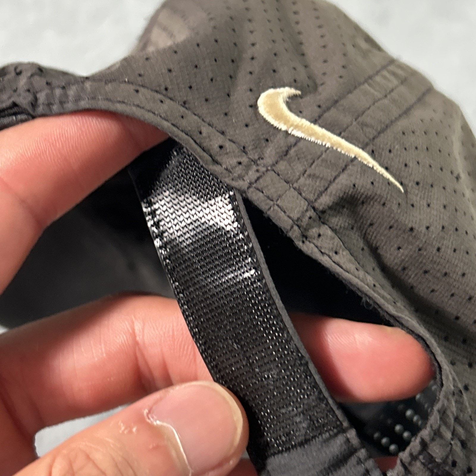 Nike Nike 6 Panel Featherlight Hat Strap Tennis Swoosh Tailwind Size ONE SIZE - 12 Thumbnail