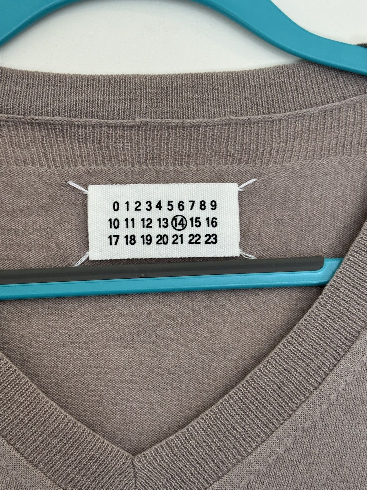 Maison Margiela Maison Martin Margiela V-Neck Sweater Size US M / EU 48-50 / 2 - 3 Thumbnail