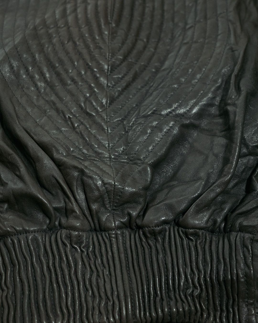 Versace Gianni Versace 1980s Pleated Leather Bomber Jacket Sample Size US L / EU 52-54 / 3 - 10 Thumbnail
