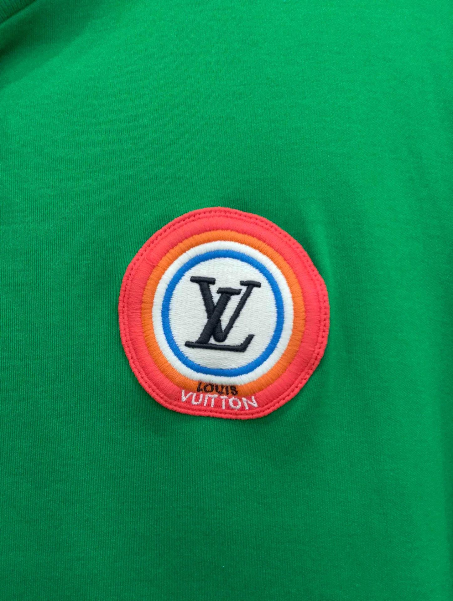 Louis Vuitton Louis Vuitton Green Logo Chain Short Sleeve L T-shirt Size L / US 10 / IT 46 - 5 Thumbnail