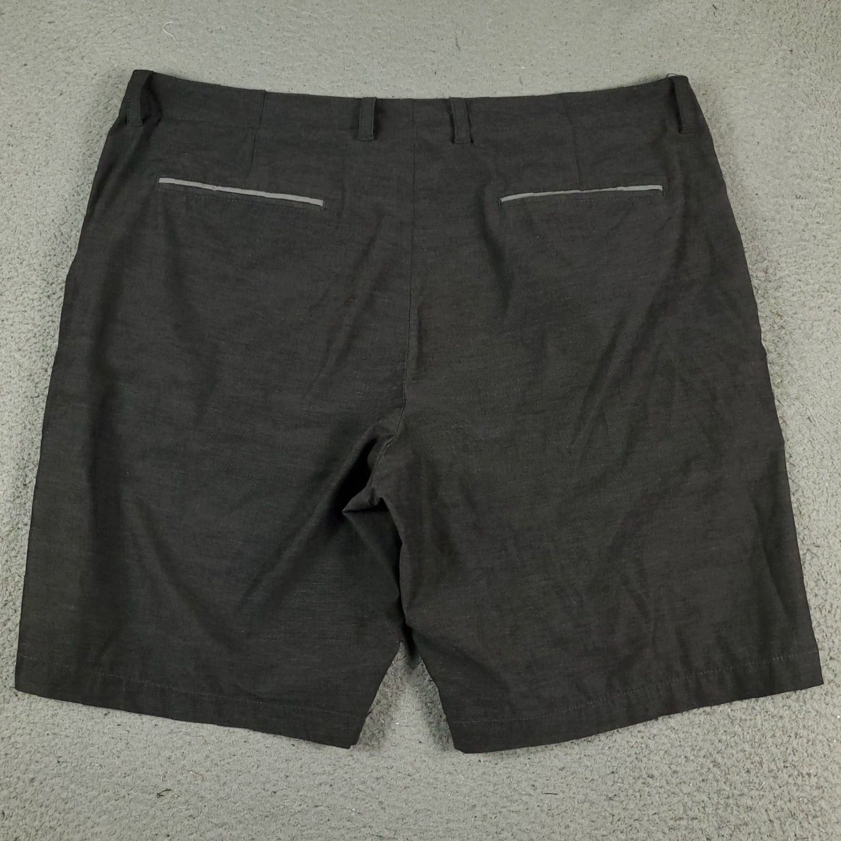 Tommy Bahama VINTAGE Tommy Bahama Men's Shorts Size 40 Gray Chino Flat Front Casual Summer Size US 40 / EU 56 - 7 Thumbnail