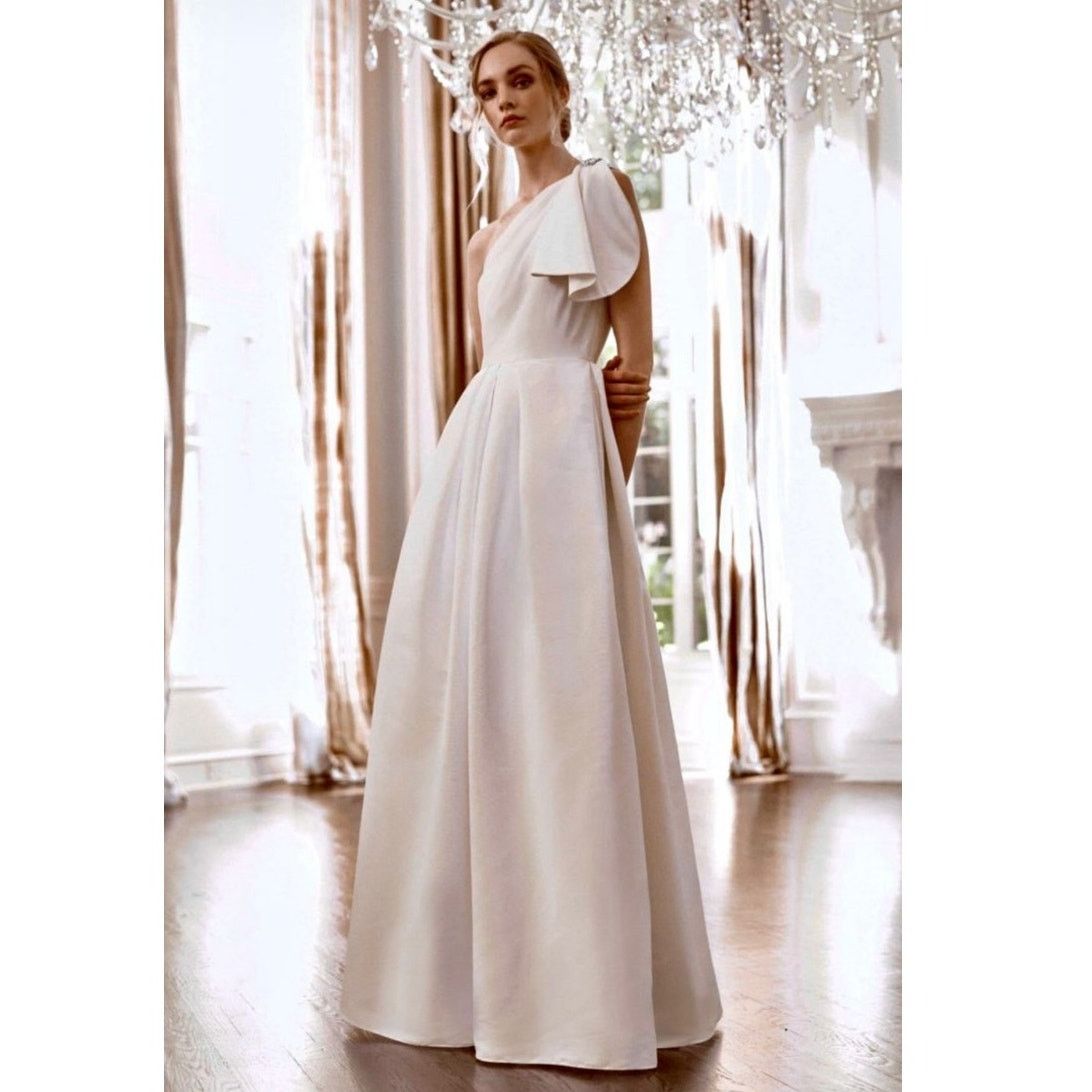 Sachin & Babi Sachin & Babi Martina One-Shoulder Gown Wedding Dress size 8 Size M / US 6-8 / IT 42-44 - 1 Thumbnail
