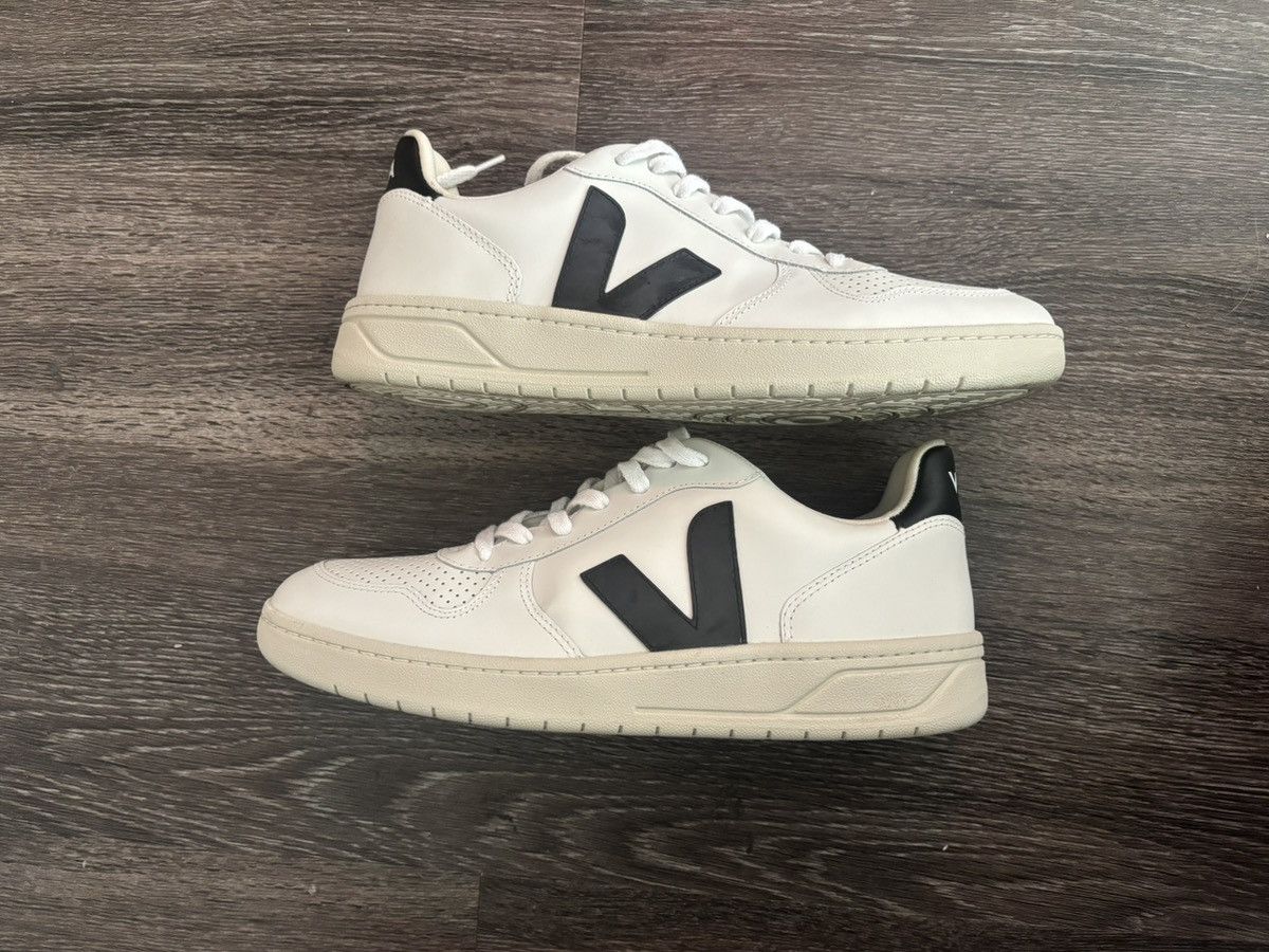 Veja Veja V-10 Basketball Sneaker Size US 11 / EU 44 - 1 Thumbnail