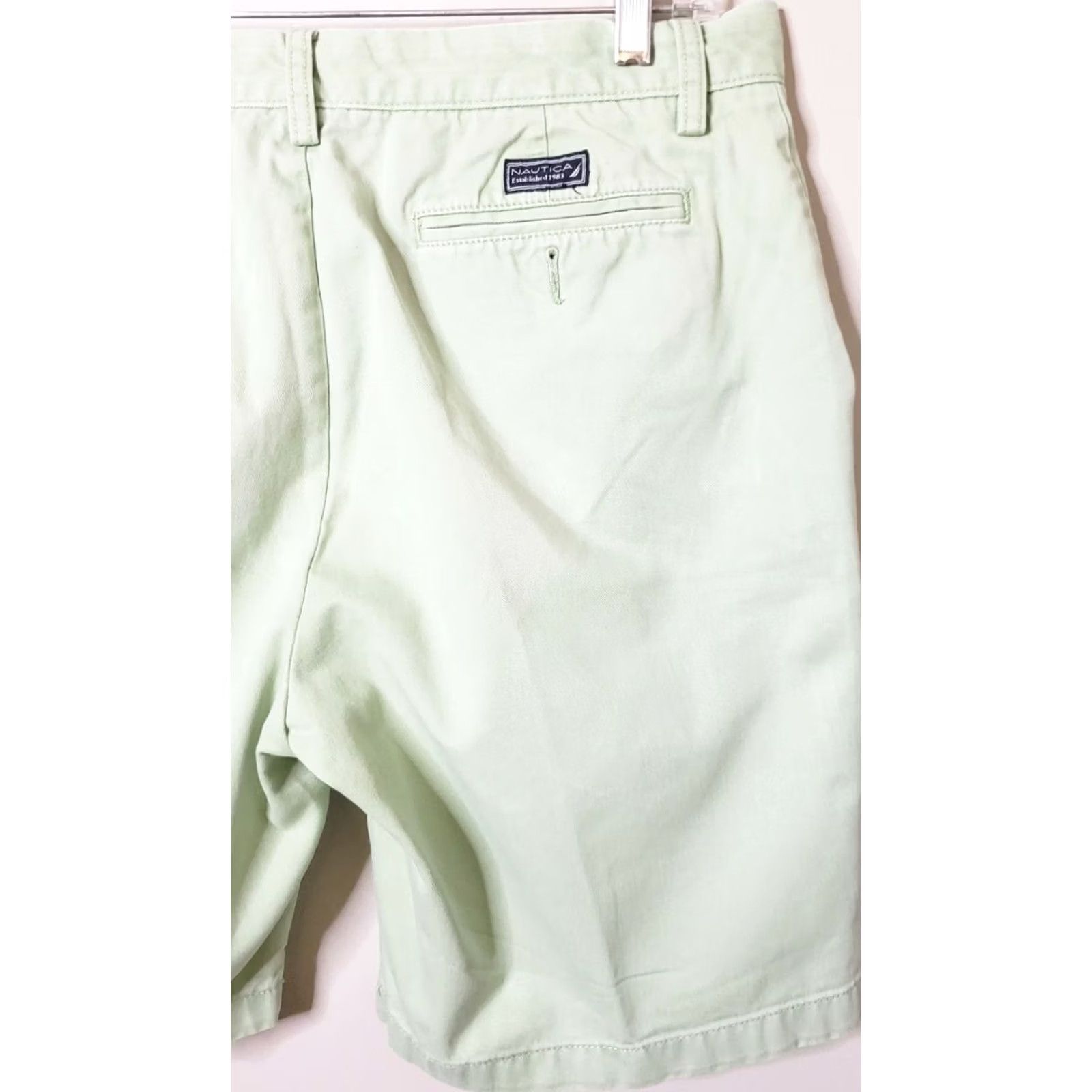 Nautica Nautica Classic Fit Men's Shorts 33" Waist 9" Inseam Mint Green 100% Cotton EUC Shorts Mens Regular Waist 33 Green Mint NAUTICA Size US 33 - 6 Thumbnail