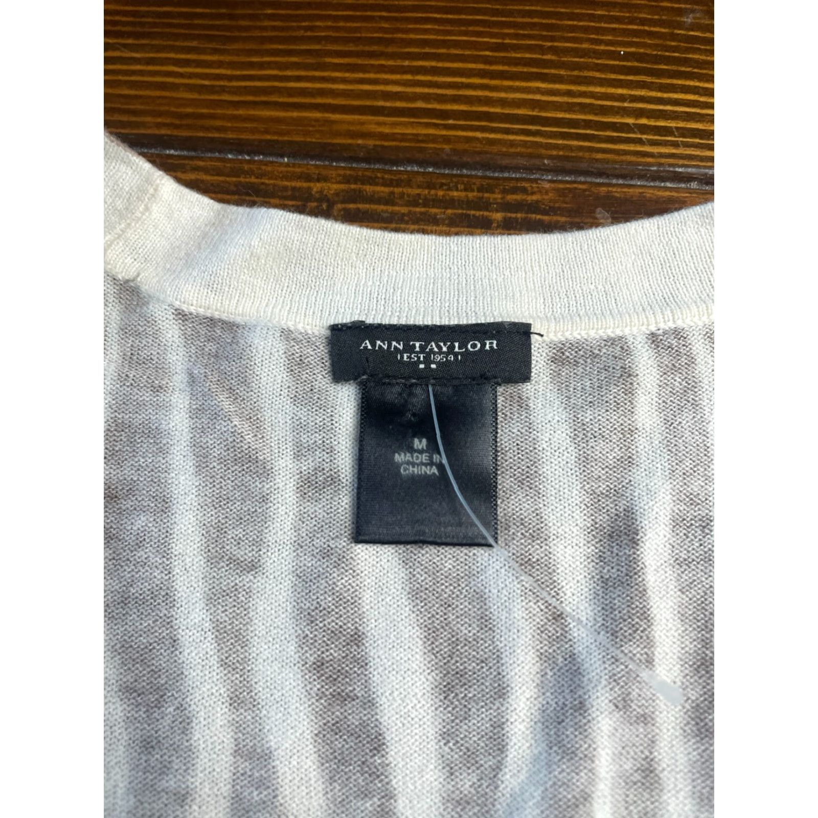 Ann Taylor Ann Taylor Sweater Cardigan Women's Medium White Zebra Animal Print, 100% Cotton, Long Sleeve, Tan White, Zebra Pattern, Regular Fit, Women, Size M Size M / US 6-8 / IT 42-44 - 7 Thumbnail