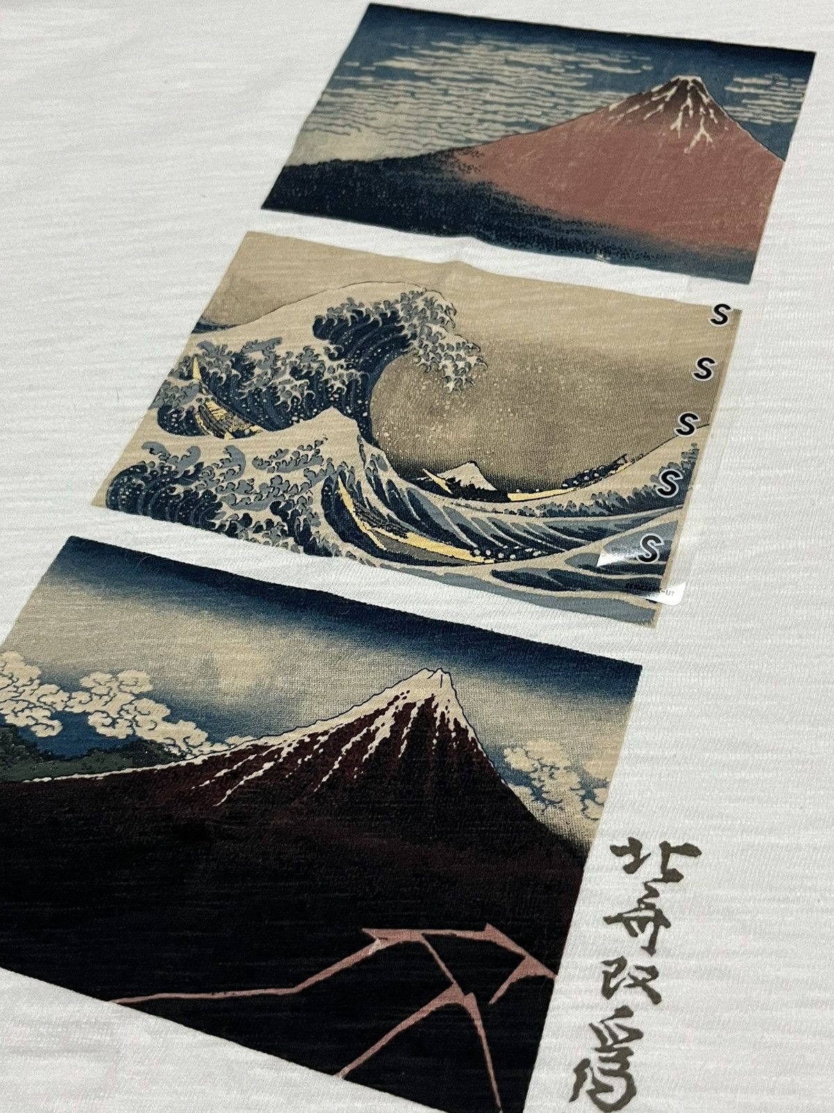 Uniqlo UNIQLO Hokusak Fujiyama Series Tee Size US S / EU 44-46 / 1 - 3 Thumbnail