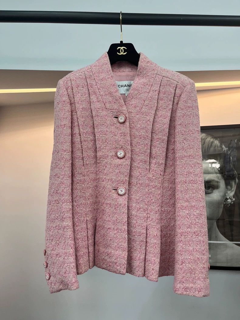 Chanel Chanel Cruise series pink tweed jacket Size XS / US 0-2 / IT 36-38 - 1 Thumbnail