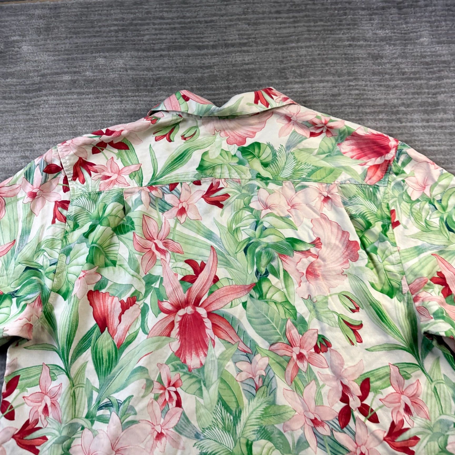 Tommy Bahama Tommy Bahama Shirt Mens Medium Green Hibiscus Silk Button-Up Short Sleeve Collared Floral Pattern Vintage: No Size US M / EU 48-50 / 2 - 5 Thumbnail