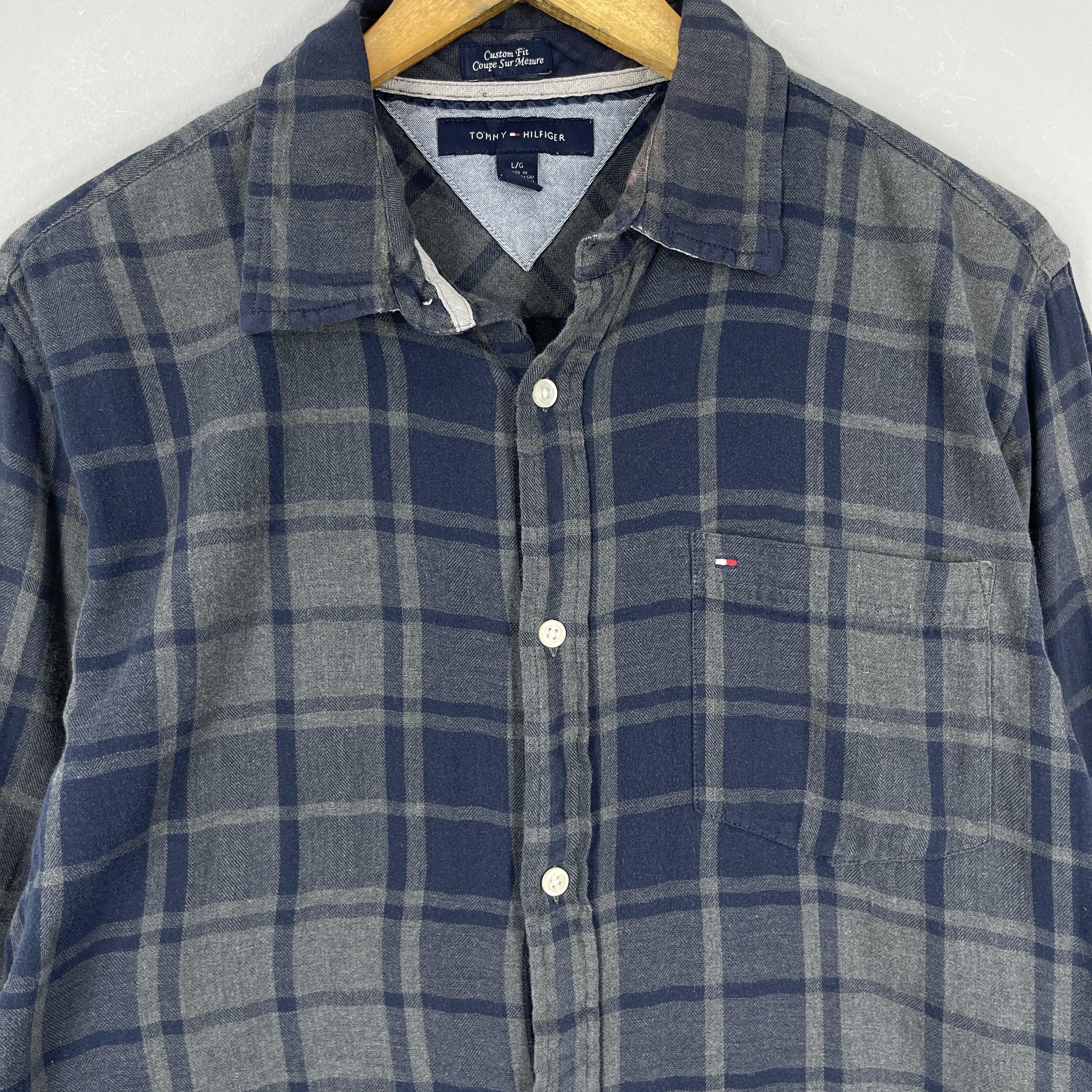 Tommy Hilfiger Tommy Hilfiger Blue Grey Flannel Plaid Button Up Shirt Size US M / EU 48-50 / 2 - 2 Thumbnail
