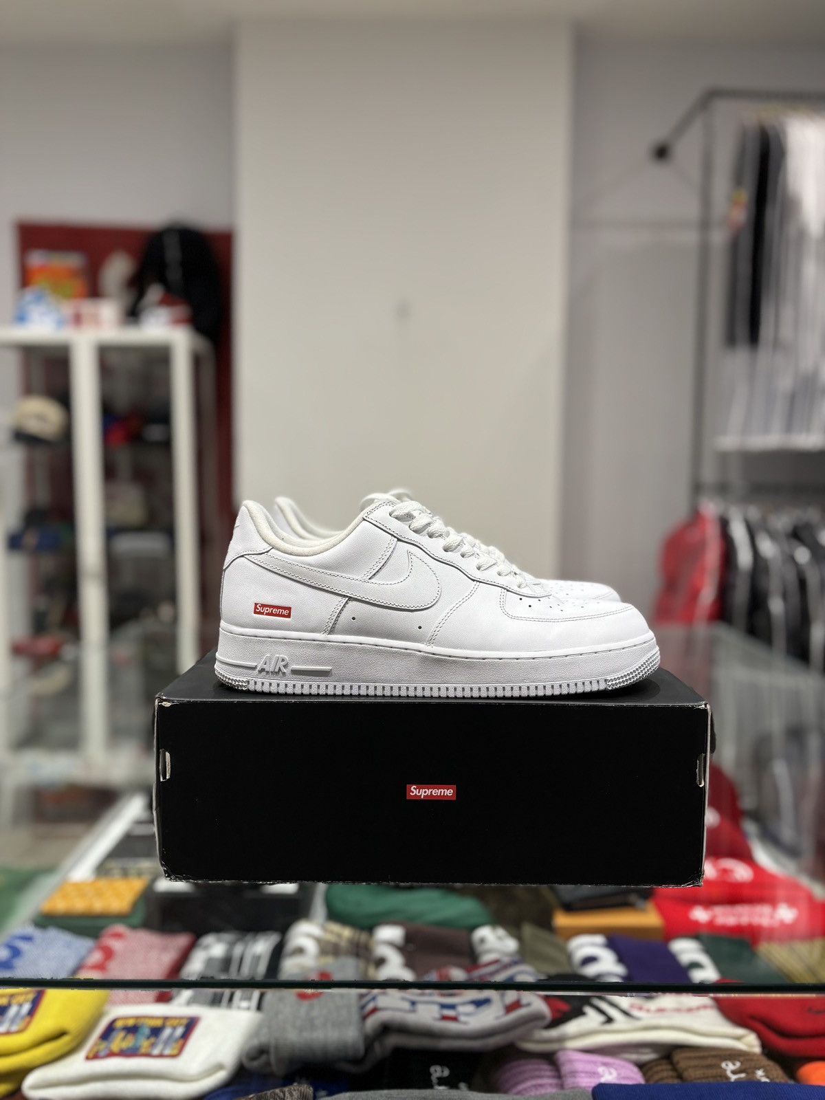 Nike × Supreme Nike Air Force 1 Low Supreme White Size: 11.5 Size US 11.5 / EU 44-45 - 1 Thumbnail