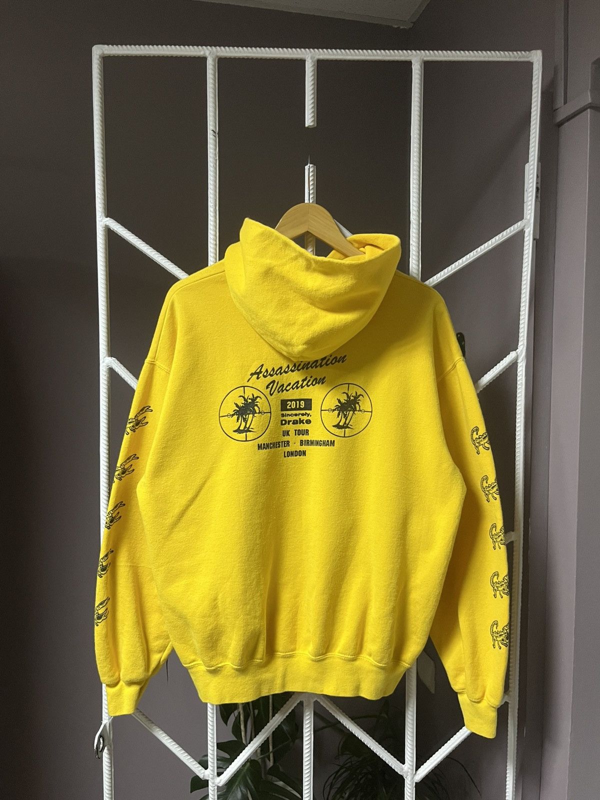 October's Very Own Drake Scorpions Yellow 2019 Tour Hoodie Size US M / EU 48-50 / 2 - 6 Thumbnail
