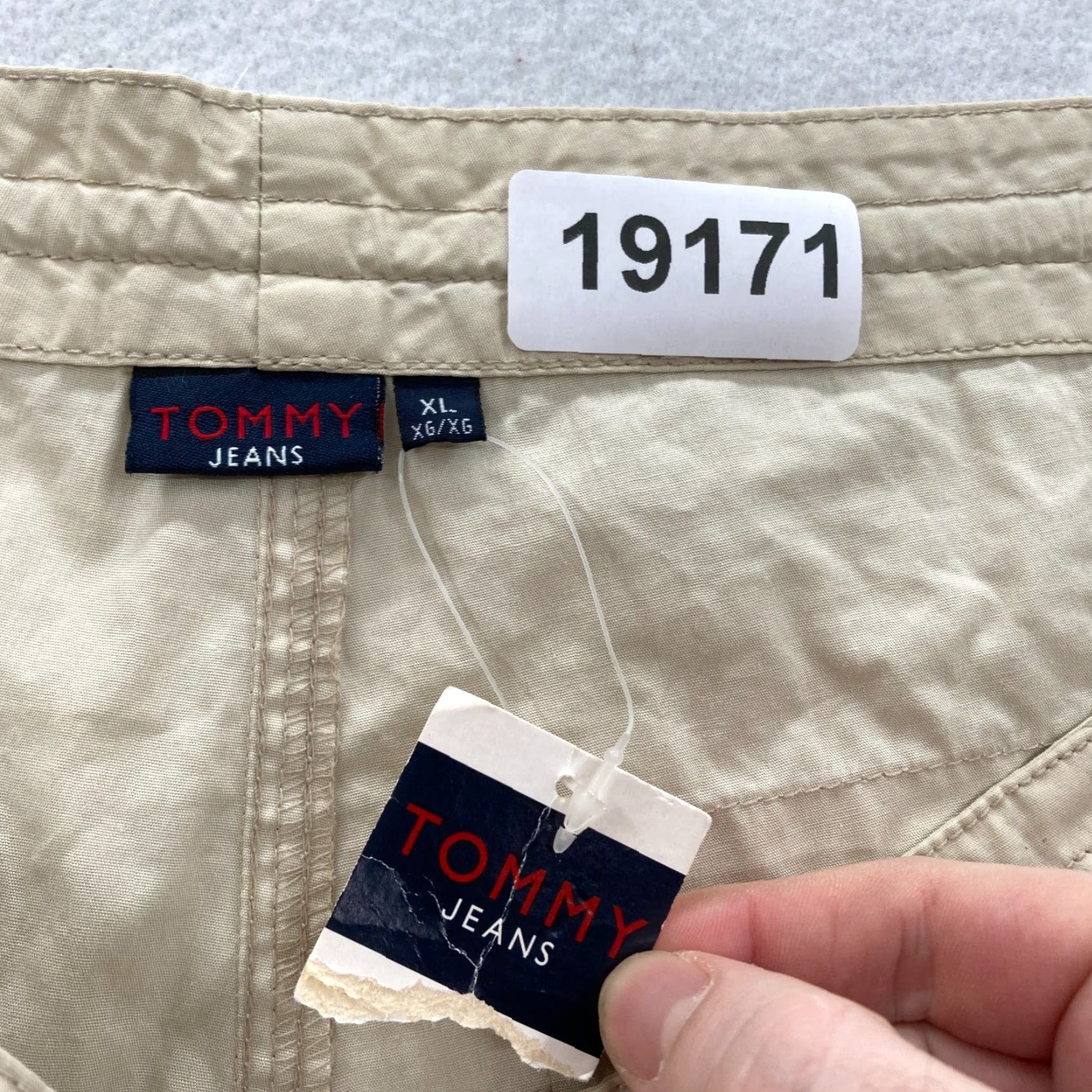 Tommy Hilfiger VINTAGE Tommy Jeans Shorts Mens XL Beige Khaki Flat Front Chino Y2K 2000 NWT Size US 36 / EU 52 - 6 Thumbnail