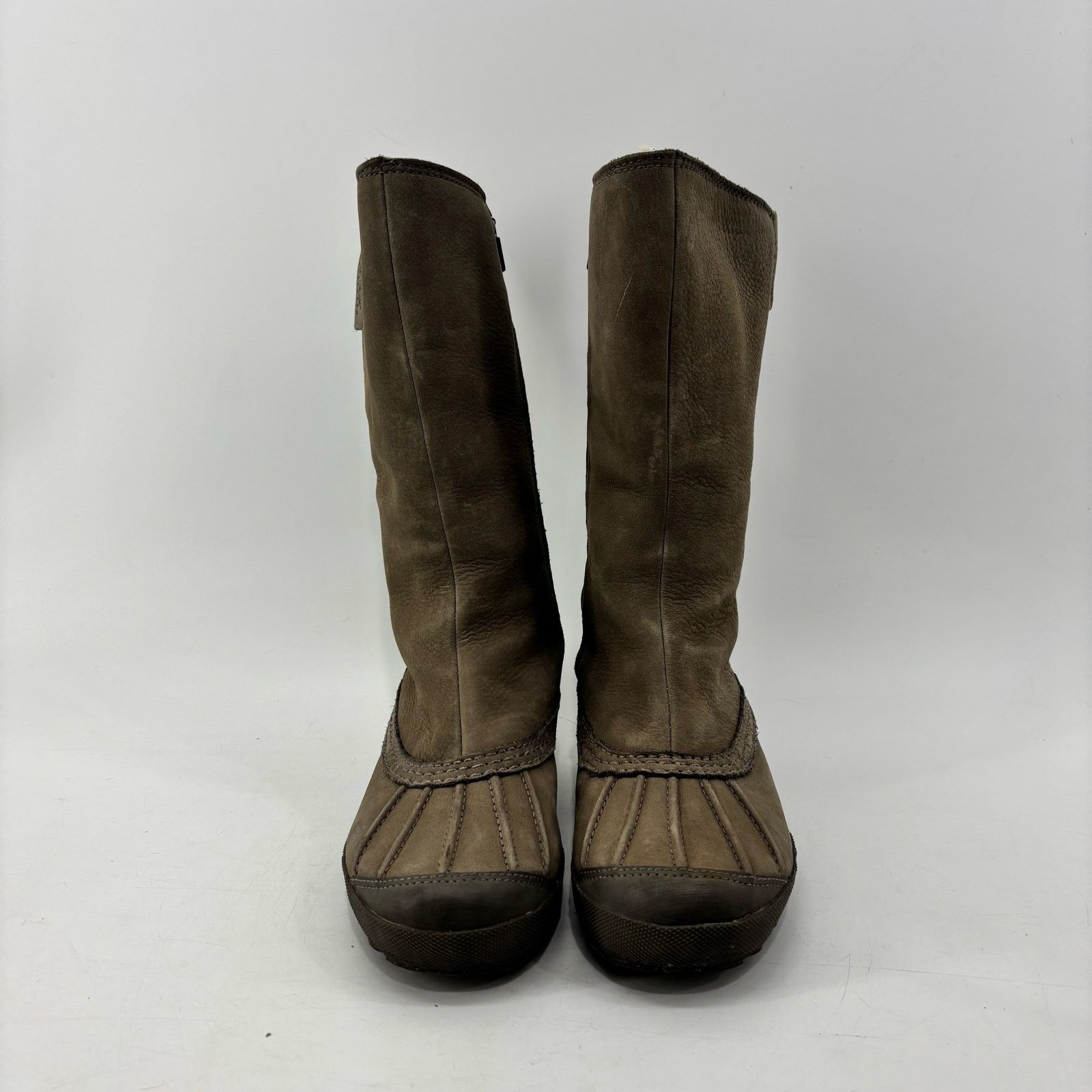 Ugg Ugg Boots Womens Size 6 W Belfair Duck Boots 5736 Taupe Size US 6 / IT 36 - 3 Thumbnail