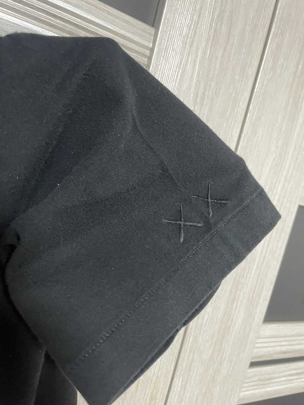 Kaws × Uniqlo Kaws x Uniqlo Sesame Street Elmo Pocket Tee Black Size US S / EU 44-46 / 1 - 7 Thumbnail