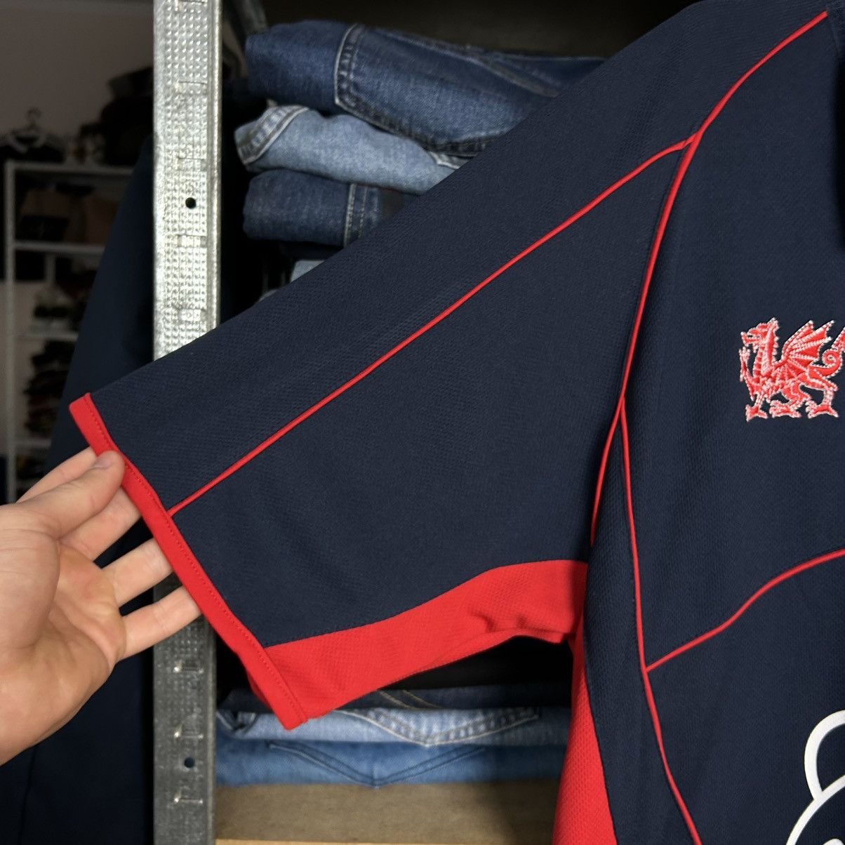 Vintage Vintage Manav Wales Rugny Big logo streetwear 2000’s jersey Size US L / EU 52-54 / 3 - 4 Thumbnail