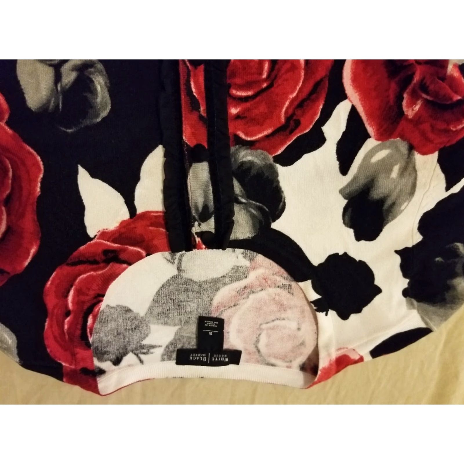 White House Black Market Womens White House Black Market Cardigan Jacket Sweater S Small Red Black Rose Black Mens Womens Boys Girls Size S / US 4 / IT 40 - 2 Thumbnail