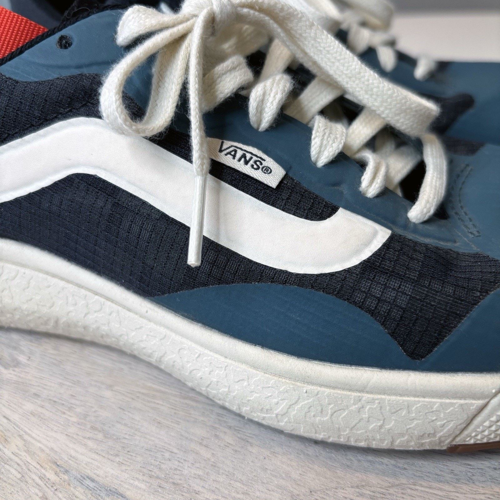 Vans Vans UltraRange Exo Blue White Black Sneakers Unisex M7 W8.5 Size US 7 / EU 40 - 6 Thumbnail
