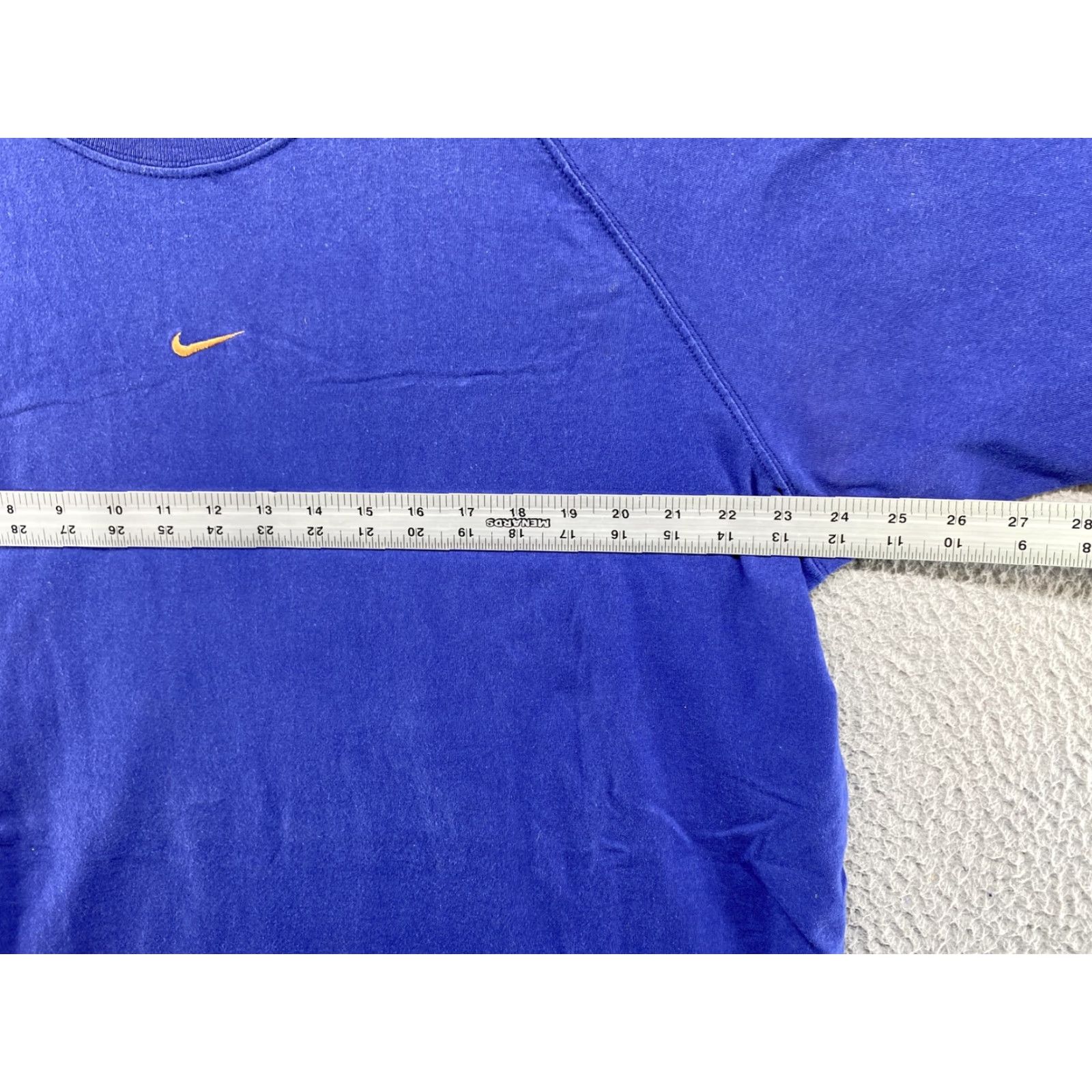 Nike VINTAGE Nike Center Mini Swoosh Shirt Men XL Blue USA Made T-Shirt Size US XL / EU 56 / 4 - 4 Thumbnail