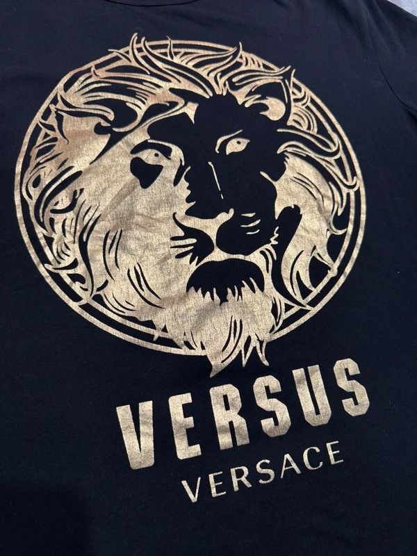 Versus Versace Gianni Versace Versus Gold Logo Tshirt Tee size M Size US M / EU 48-50 / 2 - 3 Thumbnail