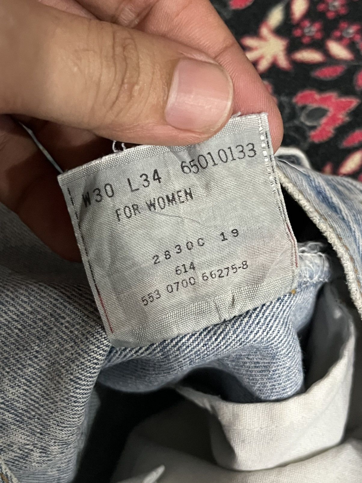 Levi's Vintage Y2K Levi’s 501 Light Blue Washed Distressed Jeans Size 30" / US 8 / IT 44 - 21 Thumbnail