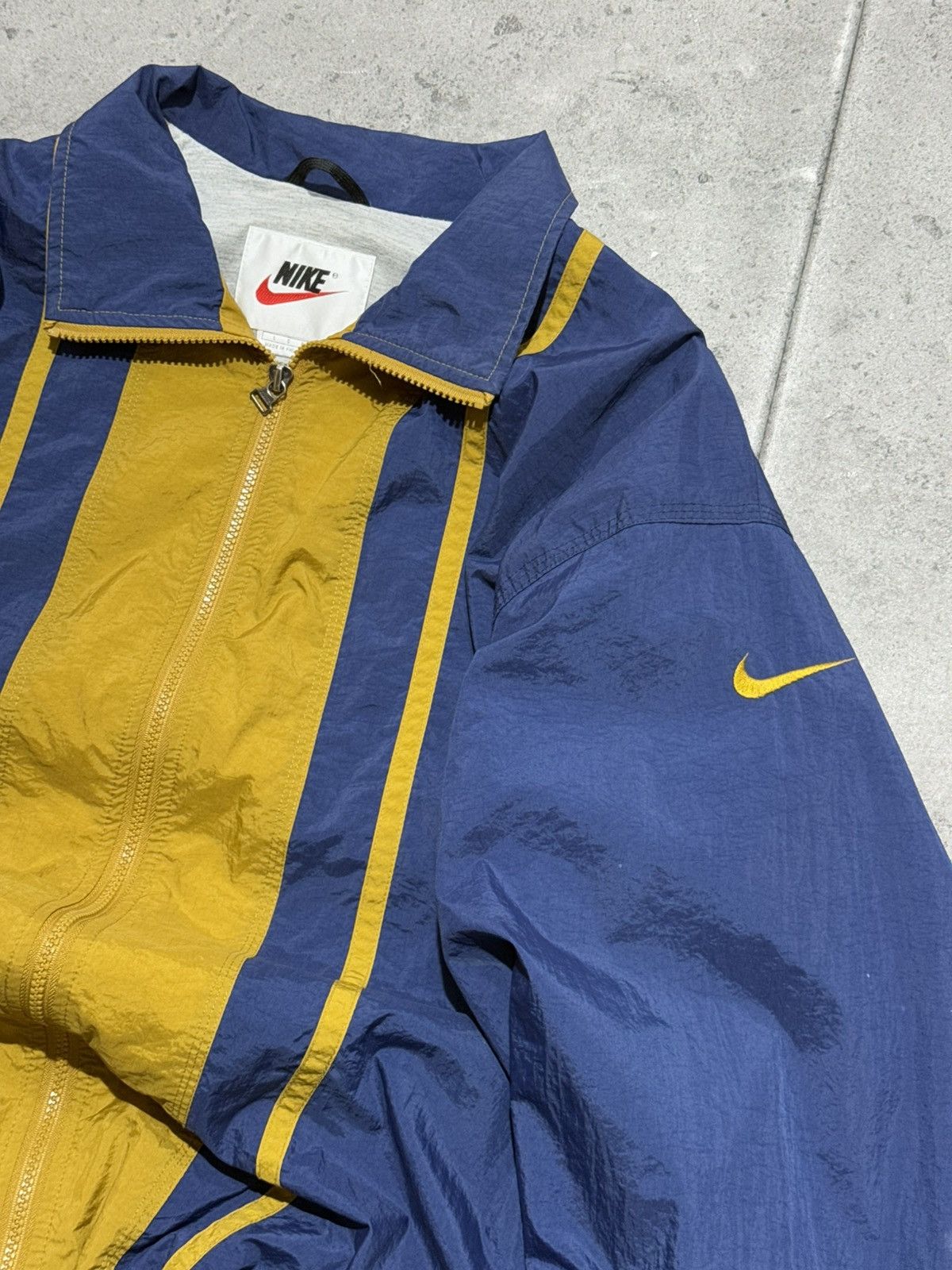 Nike Vintage 90s Nike Nylon Light Jacket Swoosh Boxy Adjustable Size US L / EU 52-54 / 3 - 5 Thumbnail