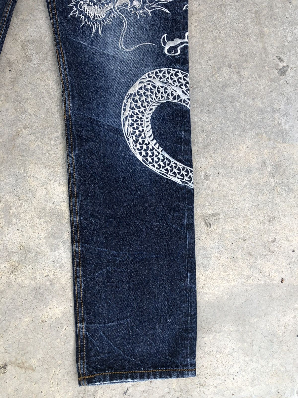 Karakuri Tamashii Karakuri Tamashii Embroidered Jeans Distressed Size US 31 - 7 Thumbnail