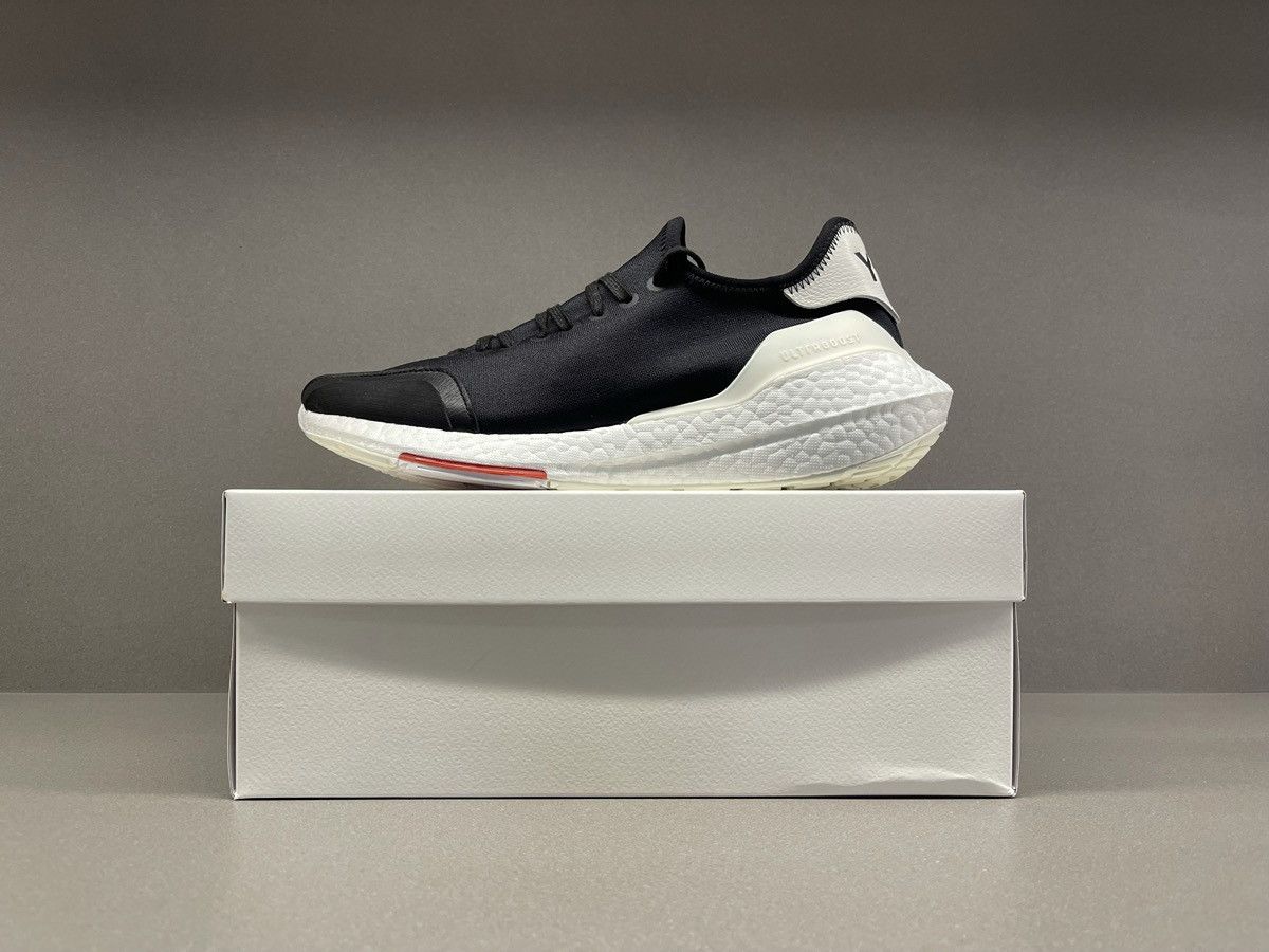 Y-3 Adidas Y-3 Ultra Boost 21 Black Size US 8.5 / EU 41-42 - 2 Thumbnail