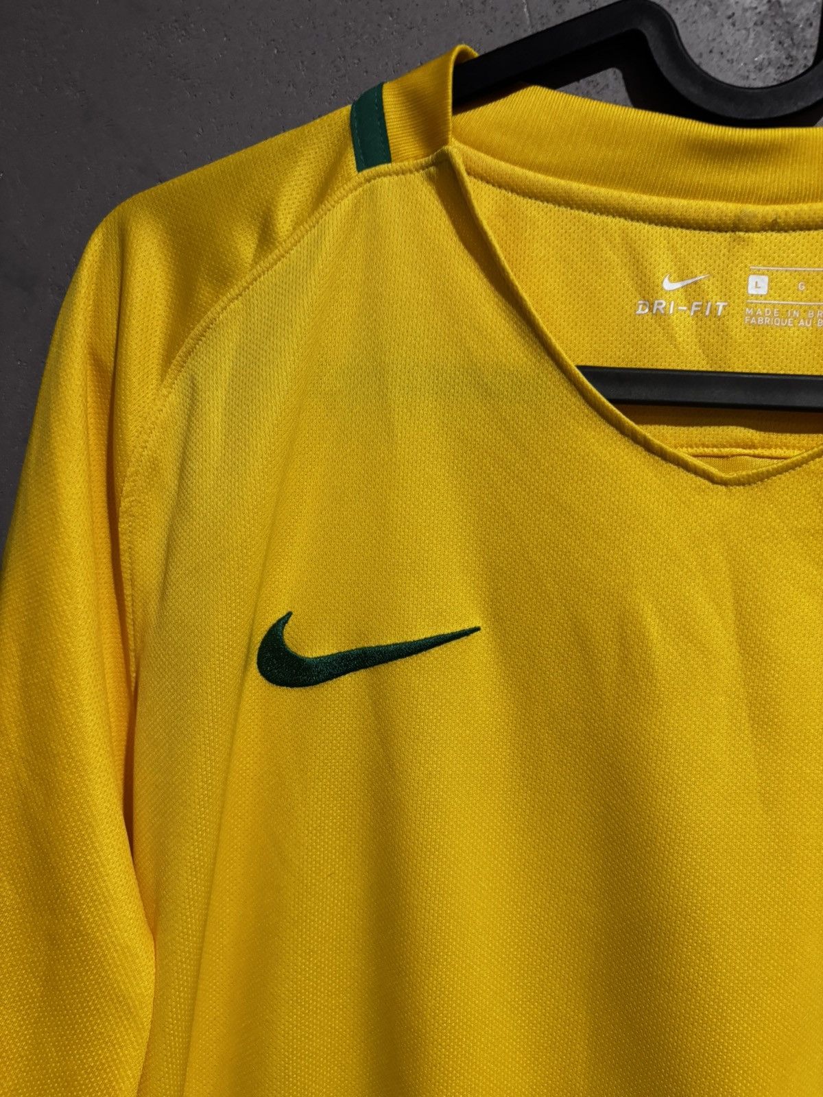 Nike Nike vintage brazil football jersey Neymar Jr 10 Size US L / EU 52-54 / 3 - 5 Thumbnail
