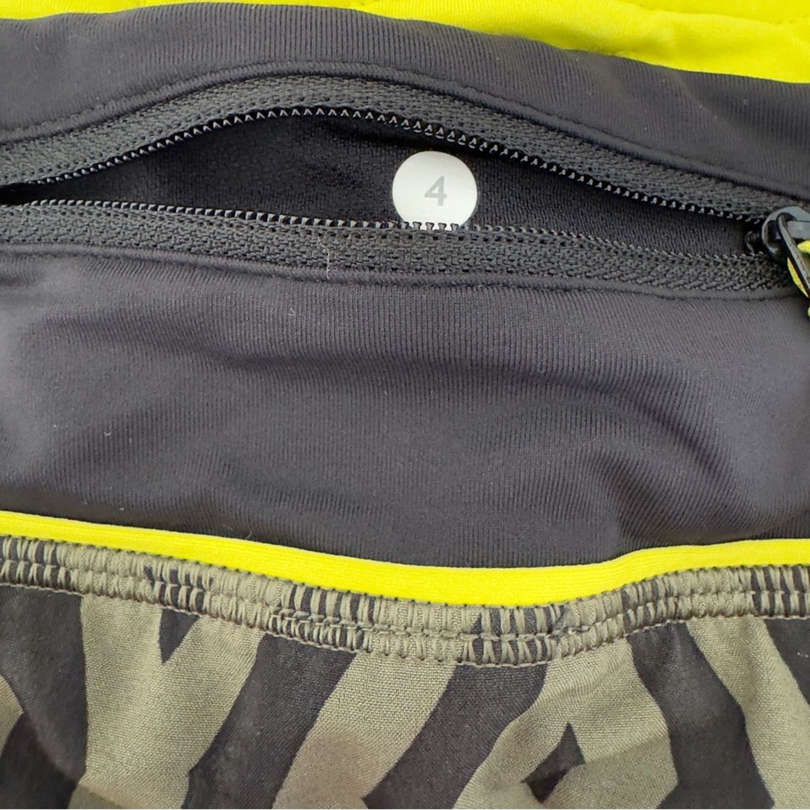 Lululemon Lululemon Run Times Short *4-way Stretch Chevron Shuffle EUC Size 27" / US 4 / IT 40 - 12 Thumbnail
