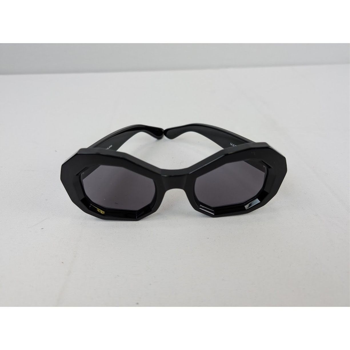 Amiri o1rshd1 Q:2 / Size: OS / Honey Comb Sunglasses in Black Size ONE SIZE - 9 Thumbnail