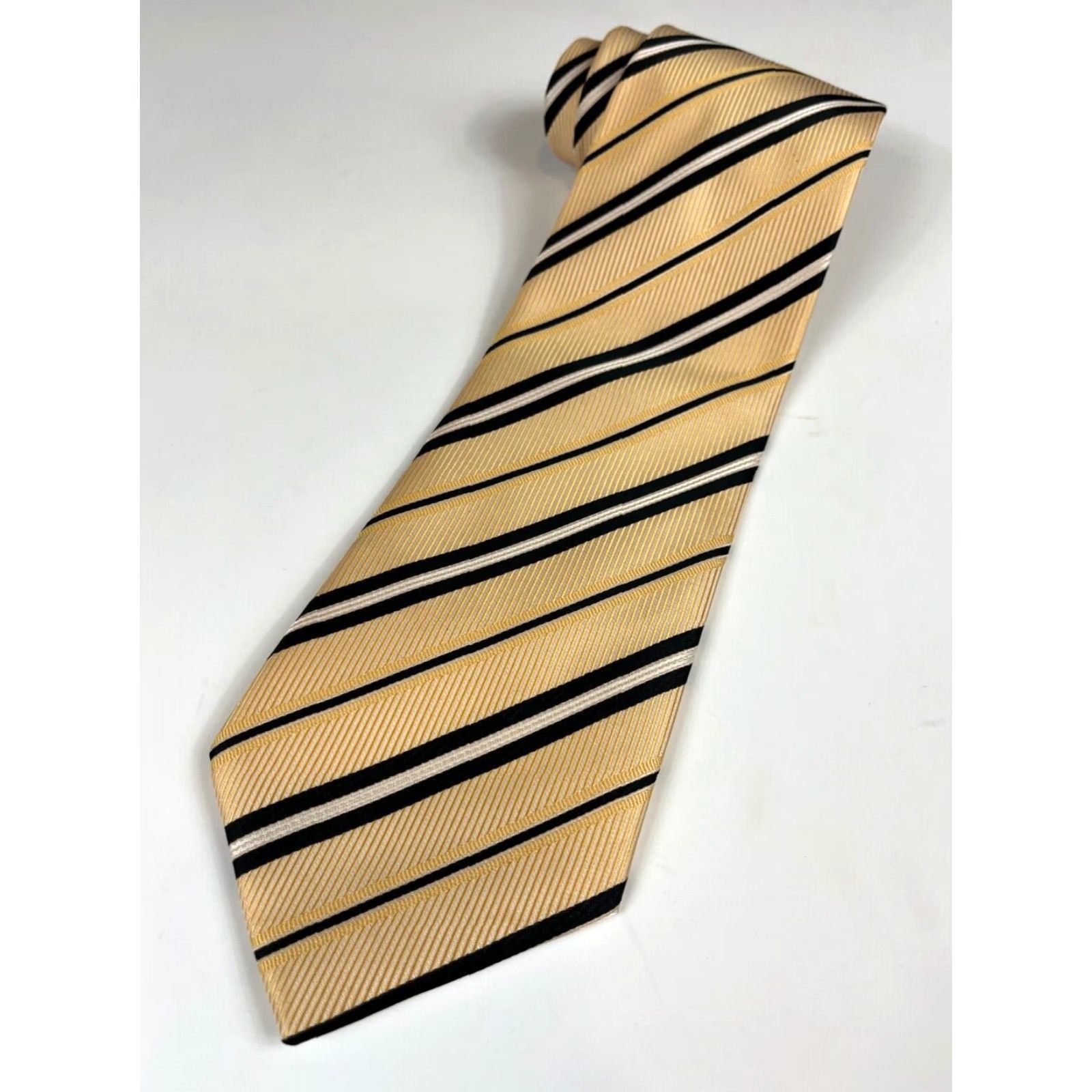 Giorgio Armani Giorgio Armani Men's Silk Tie Striped Hand Made in Italy, Pale Yellow, 60", Wide, 4" Width, Classic Length, Pre-owned in great condition Size ONE SIZE - 2 Thumbnail