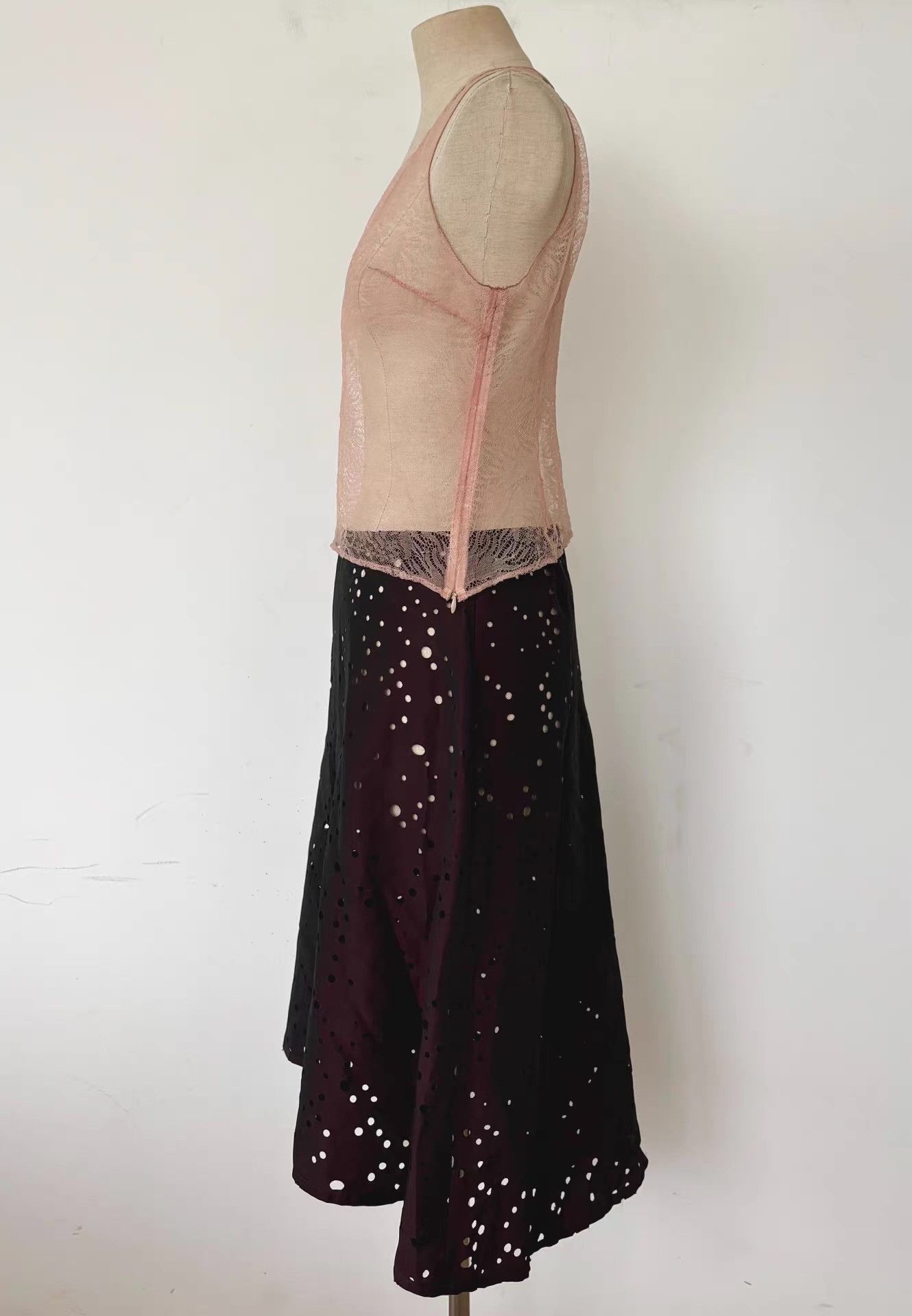 Versace Gianni Versace Women's Lace Sleeveless Top Ｑ21 Size M / US 6-8 / IT 42-44 - 2 Thumbnail