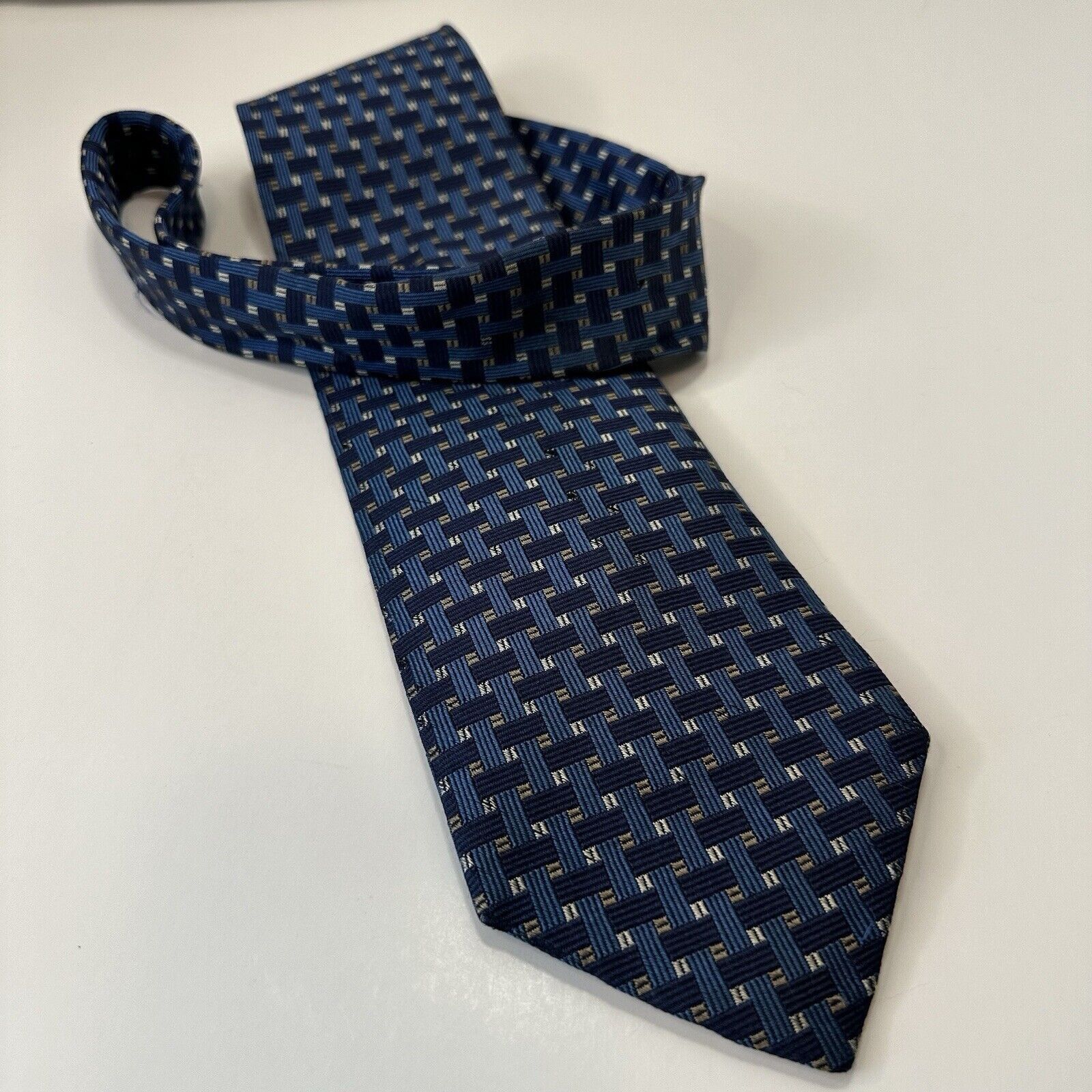 Jos. A. Bank Jos A. Bank, Collection Men's Neck Tie Blue w/Grays Silk USA Size ONE SIZE - 8 Thumbnail