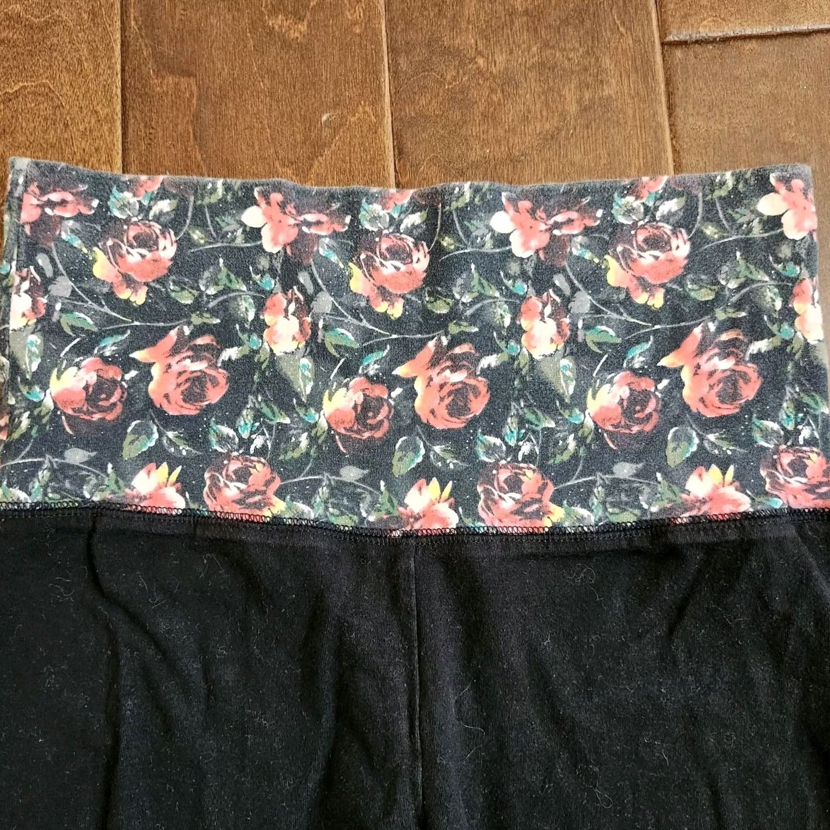 Vintage Xhilaration Women's Junior Floral Black Leggings XS - 27in Inseam, Cotton Spandex, Machine Washable, Yoga, Casual, Travel, Teens/MINOR STAINS Size 26" / US 2 / IT 38 - 6 Thumbnail