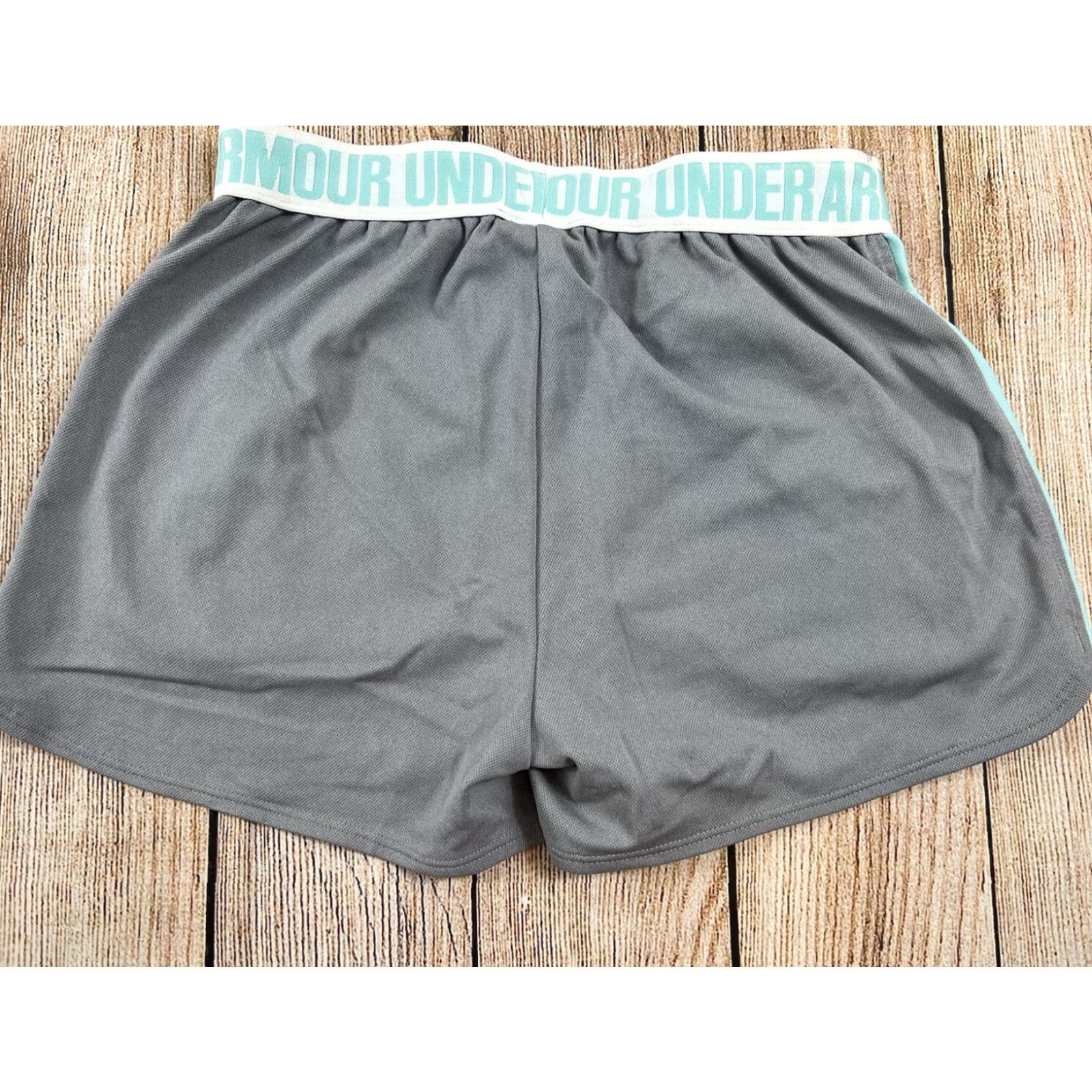Under Armour VINTAGE Women’s Under Armour Capri Leggings & Shorts Lot Of 2 XS Gray Capris Shorts Womens XS Under armour Capri Leggings & Shorts Lot Of 2 Size 26" / US 2 / IT 38 - 5 Thumbnail