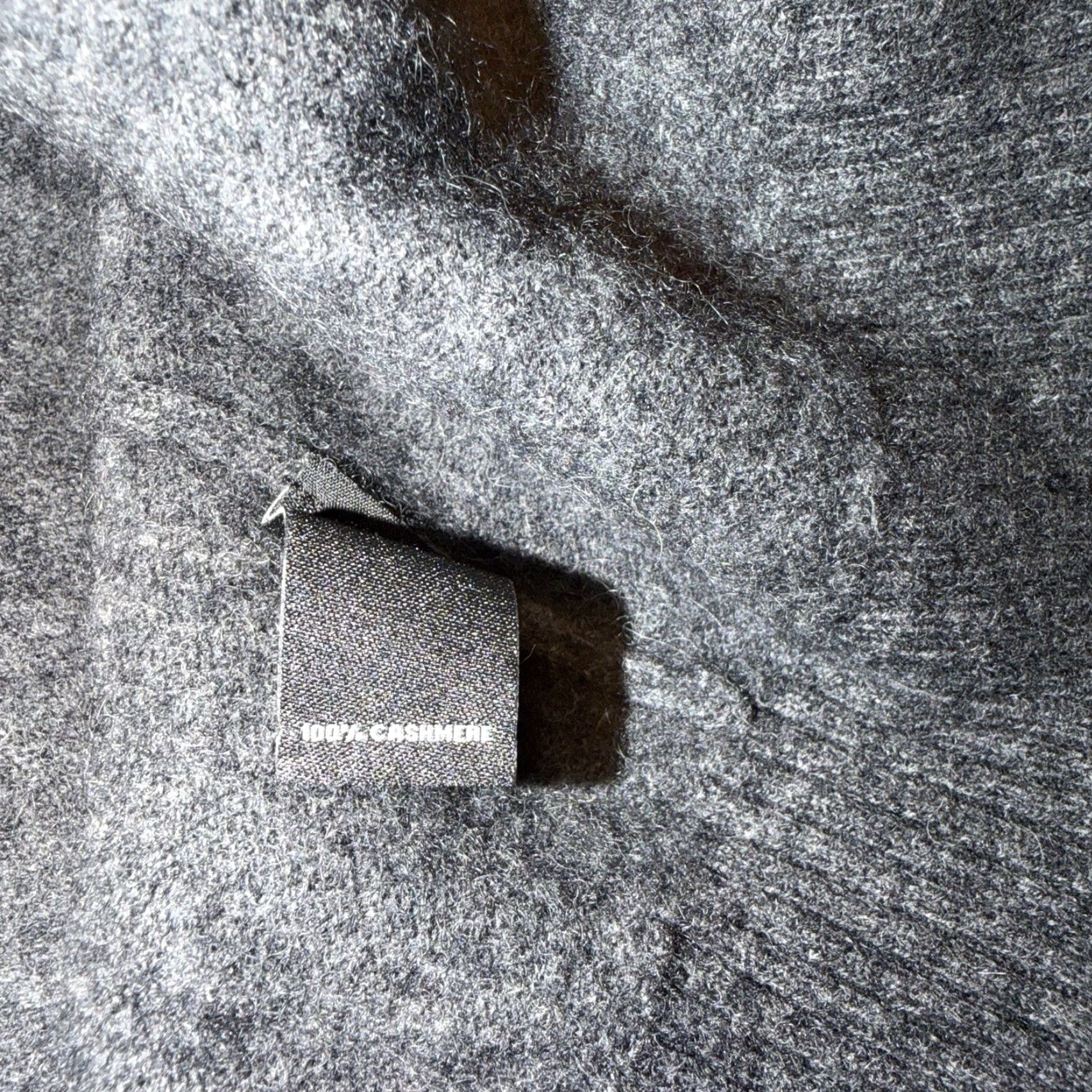 Neiman Marcus VINTAGE Neiman Marcus 100% Pure Cashmere Gray V-Neck Sweater Size Large Men Pullover Classic Lightweight All Seasons Mens Size US L / EU 52-54 / 3 - 4 Thumbnail