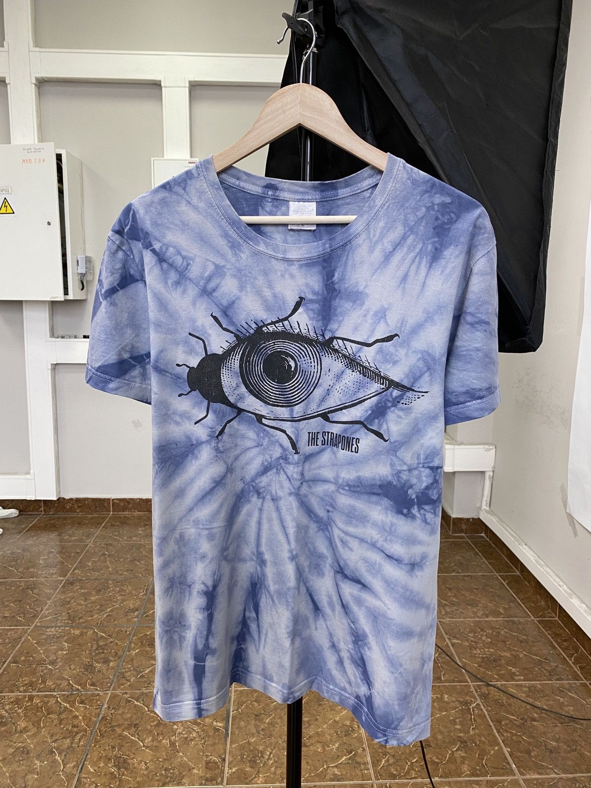 Japanese Brand 👁️ 🪳 Vintage 90s Eye Cockroach Yin Yang Japan Style T-Shirt Size US M / EU 48-50 / 2 - 1 Thumbnail