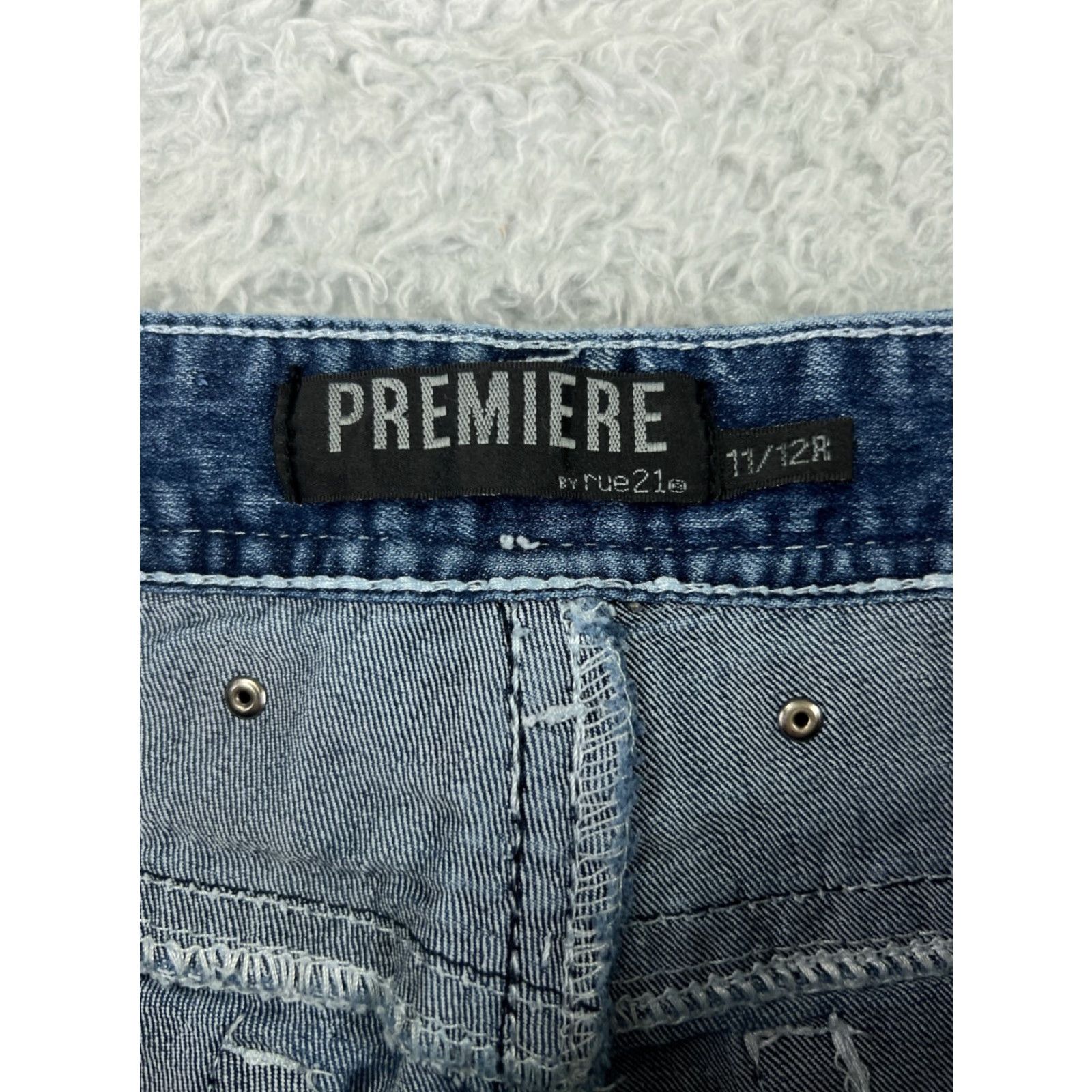 Vintage Premiere Women Jeans 11 Blue Denim Embroidered Slim Bootcut Low Rise 32 Inseam 31in 5-Pocket Design Size 32" / US 10 / IT 46 - 4 Thumbnail