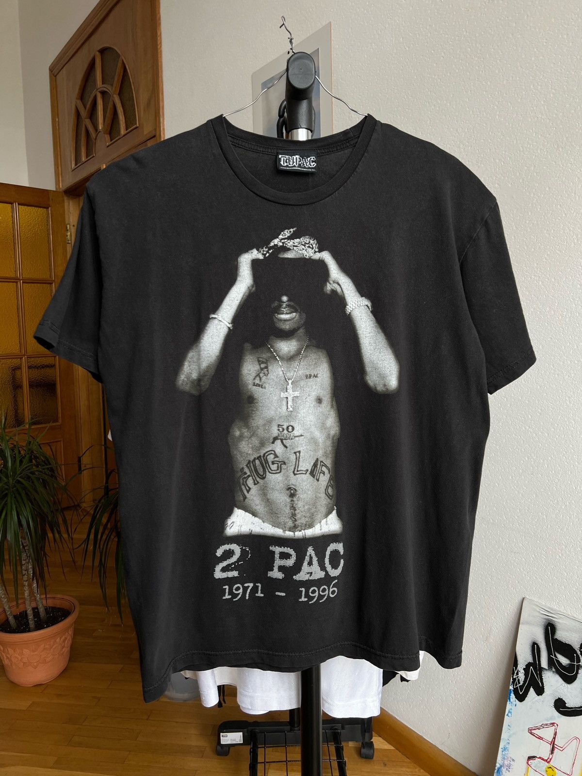 image of Band Tees x Rap Tees 2Pac Legends Live Forever Vintage Rap Band Tee Tupac 00 in Washed Black (Size 