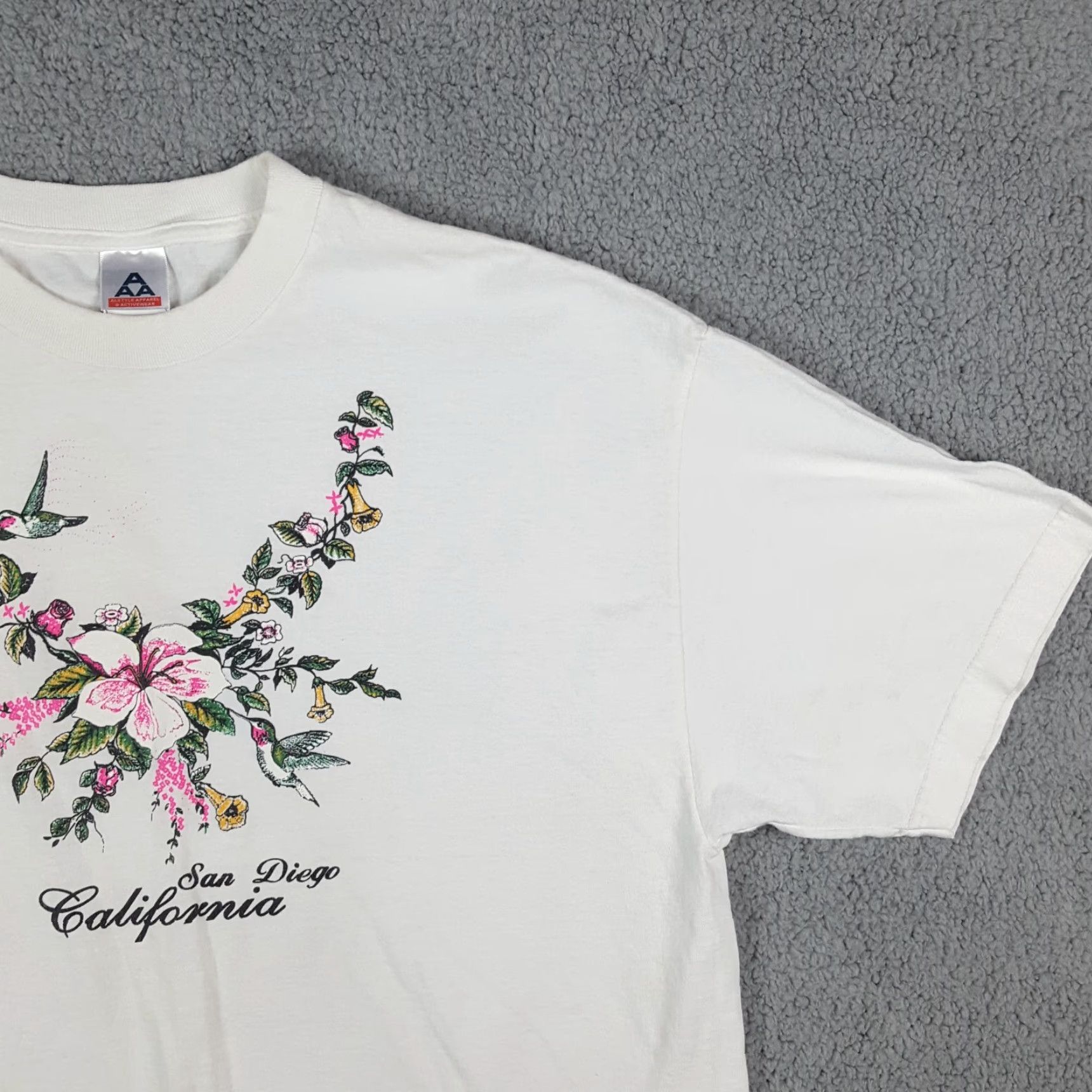 Vintage VINTAGE Alstyle Apparel & Activewear T-Shirt Men XL White Floral Animal Retro 90s 00s Nature Beach Outdoor Size US XL / EU 56 / 4 - 4 Thumbnail