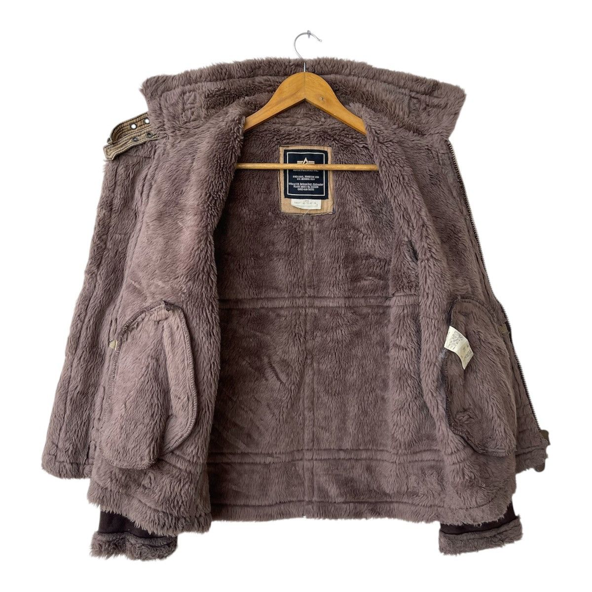 Alpha Industries Alpha Industries B-3 Flight Bomber Jacket Suede Shearling Size US M / EU 48-50 / 2 - 4 Thumbnail