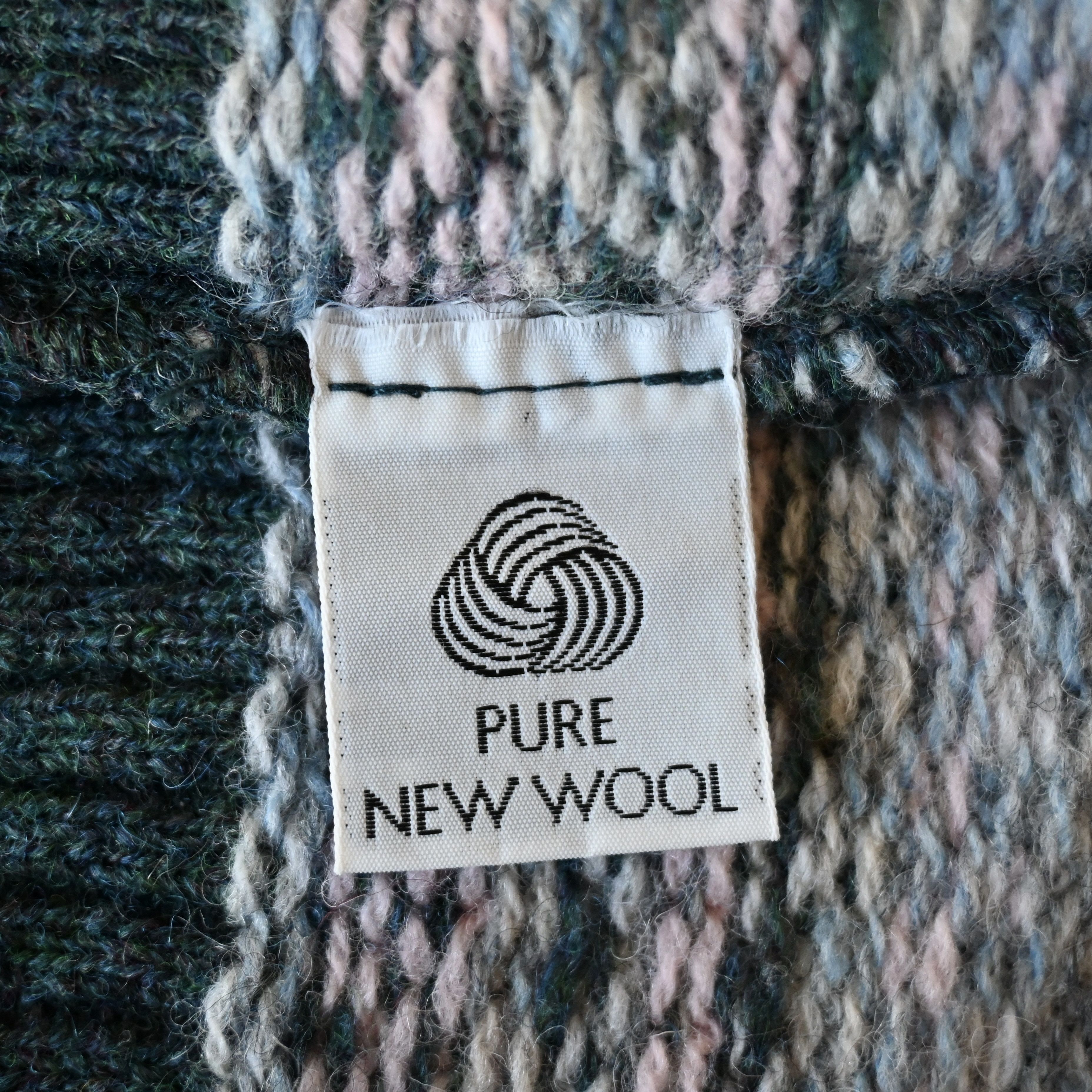 Vintage VTG 1990s GLENEAGLES wool Fair Isle knit best, made in Italy Size US L / EU 52-54 / 3 - 14 Thumbnail