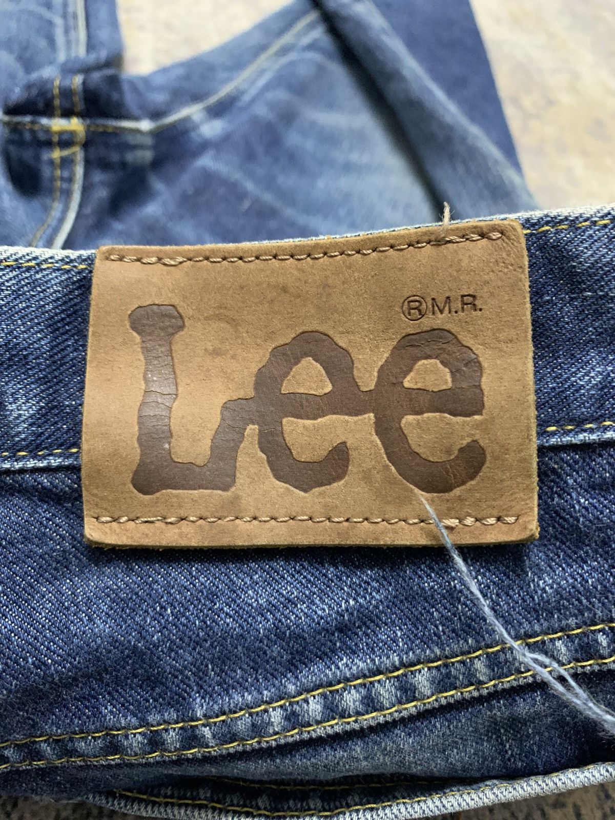 Japanese Brand Vintage Lee Distressed Faded Blue Straight Leg Jeans 27 Size US 27 - 15 Thumbnail