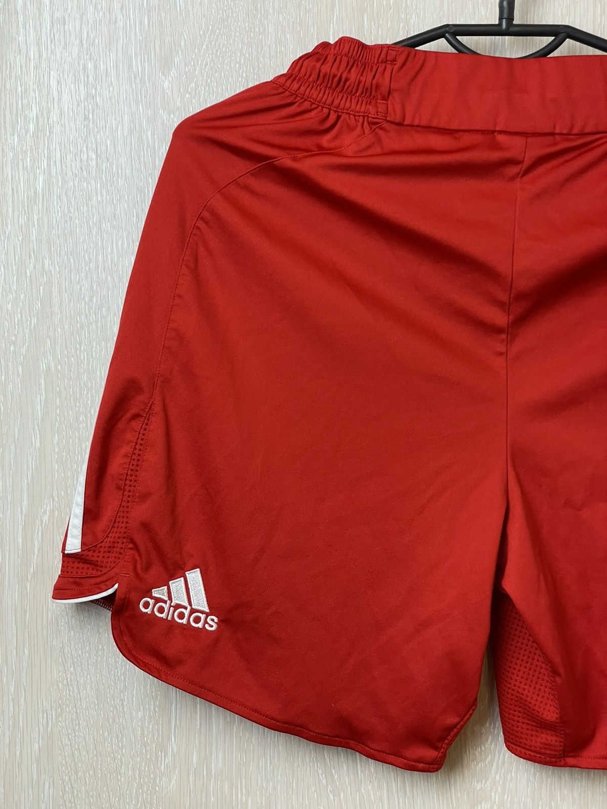 Adidas 2006 2007 Liverpool Adidas Home Vintage Soccer Shorts Size US 34 / EU 50 - 5 Thumbnail