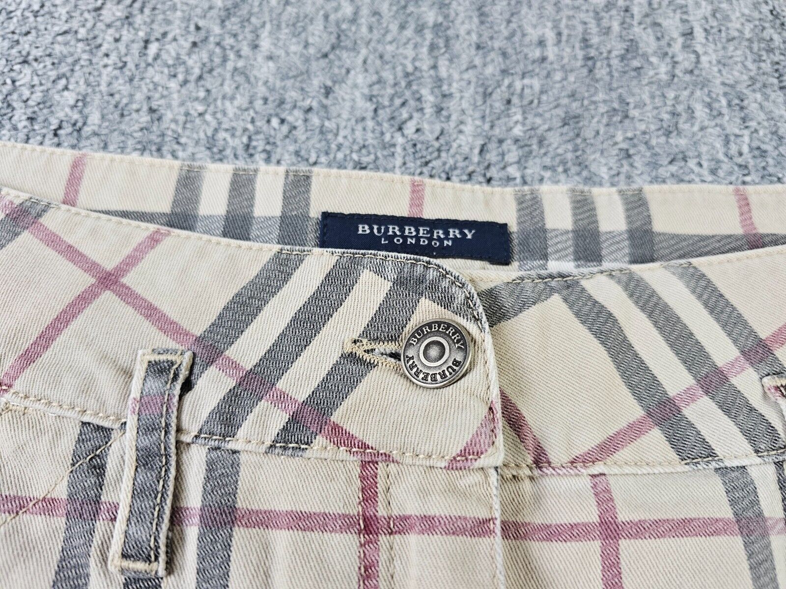 Burberry Vintage Y2K Burberry Nova Check Plaid Mini Skirt Italy US 6 Size 30" / US 8 / IT 44 - 3 Thumbnail