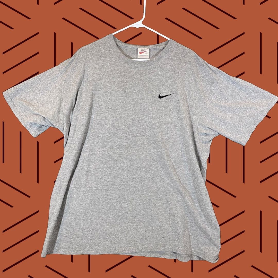 Nike VINTAGE Nike Shirt Mens XL Gray Swoosh Logo Center Nike Center Swoosh Tee 90s Sports Casual Size US XL / EU 56 / 4 - 1 Thumbnail