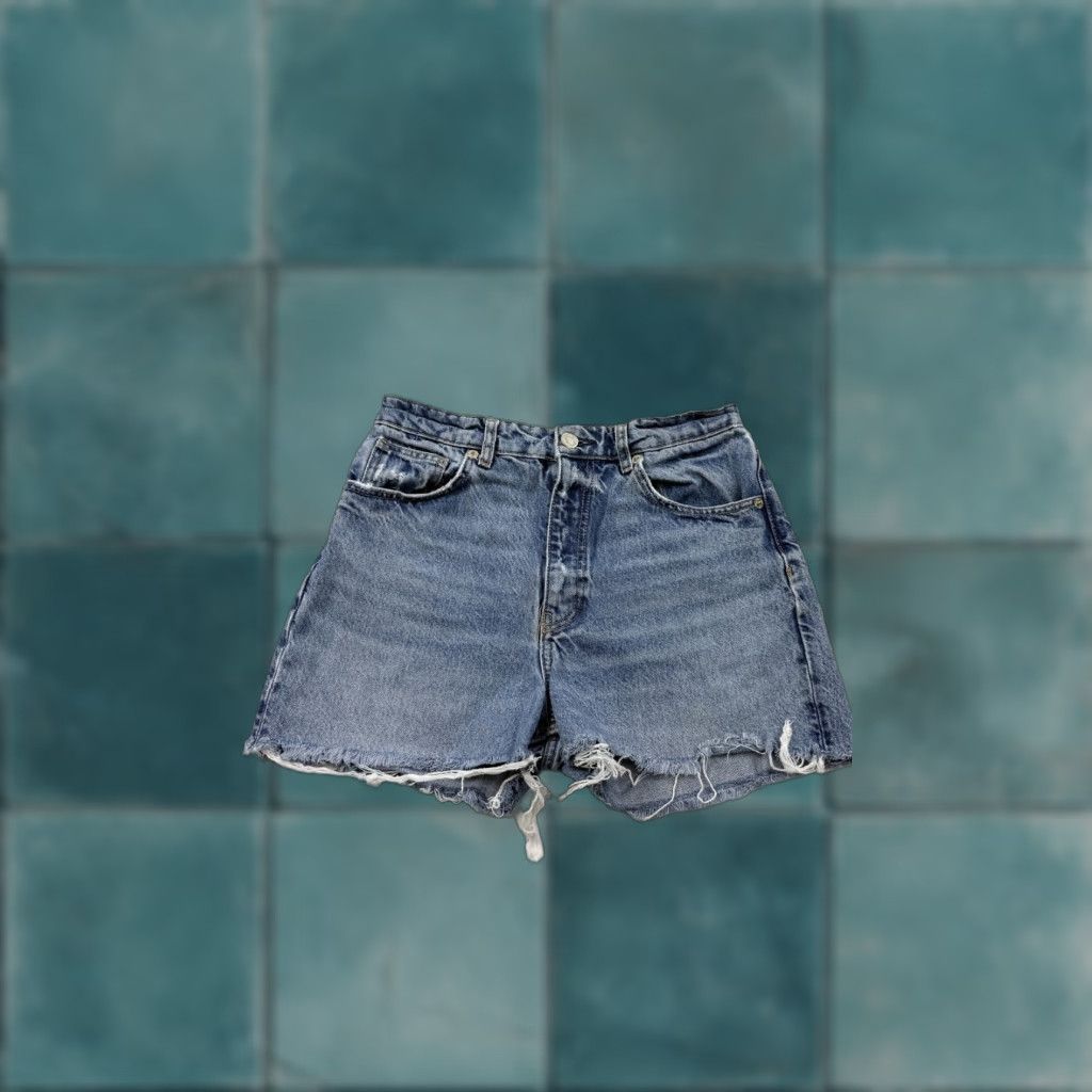 Zara Zara Shorts Womens 8 Blue Denim Distressed Frayed Hem High Rise Vintage Style Size 30" / US 8 / IT 44 - 1 Thumbnail